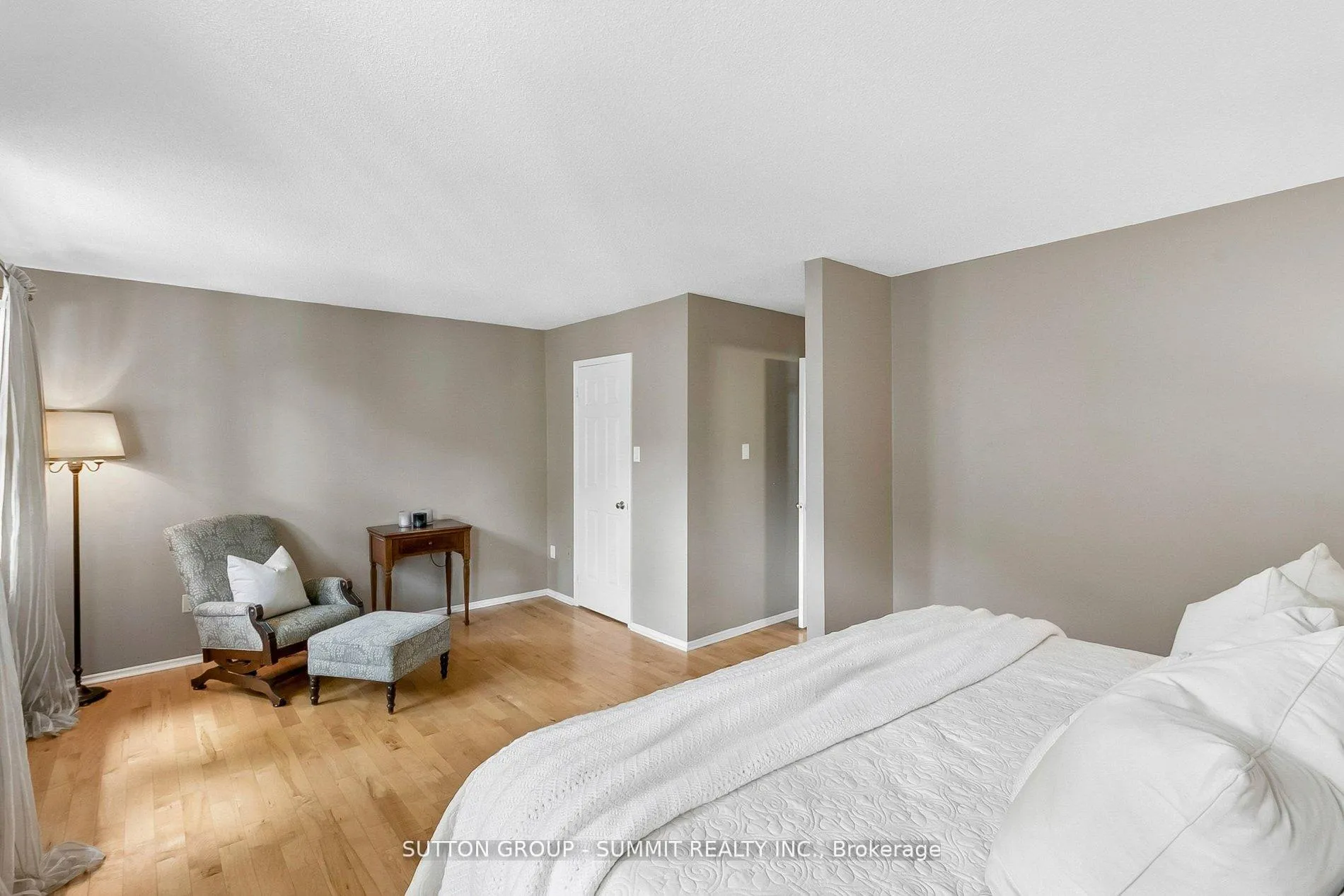 Photo 39 of 10 Tamarack Circle, Etobicoke, Kingsview Village-The Westway — HOMEH
