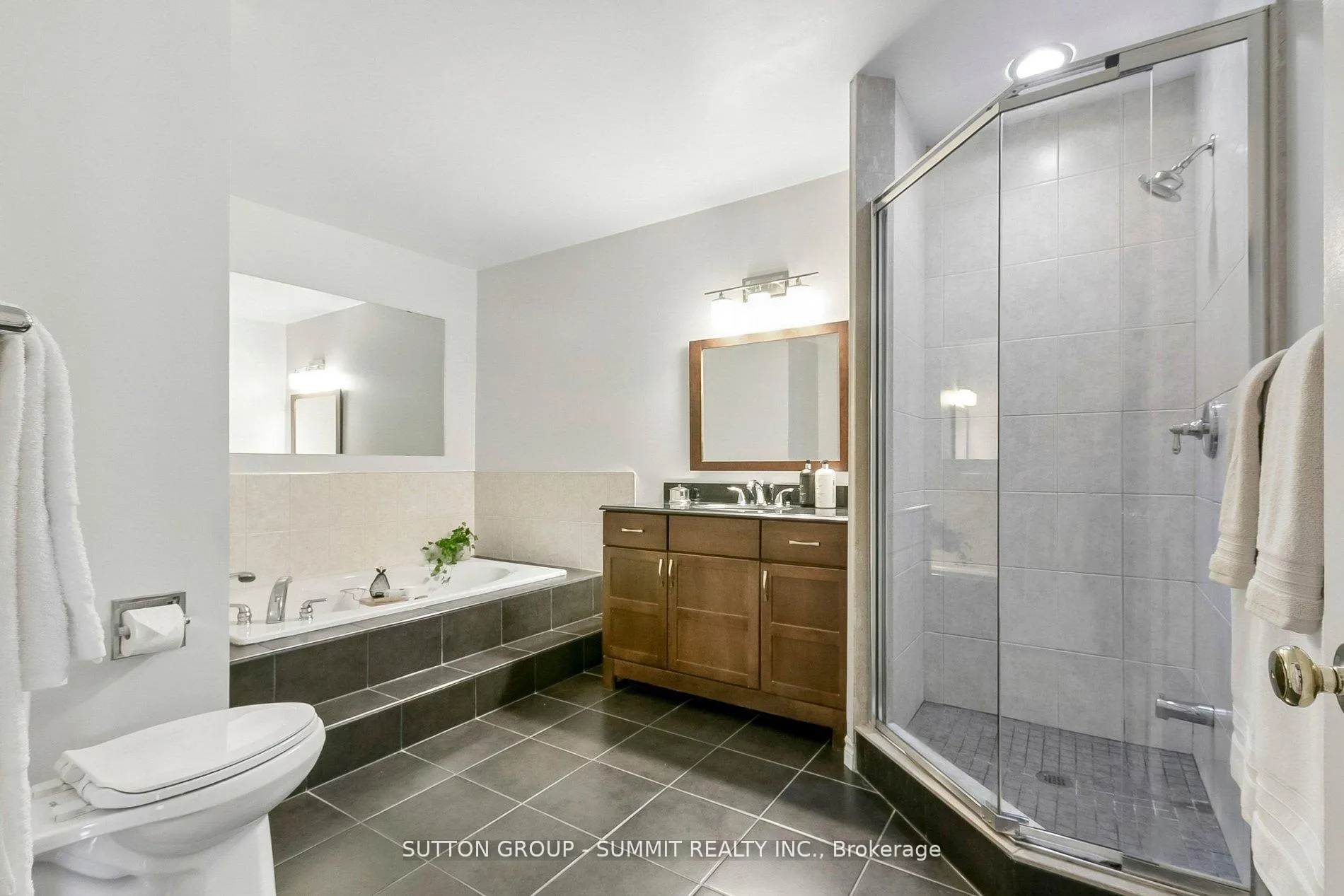 Photo 40 of 10 Tamarack Circle, Etobicoke, Kingsview Village-The Westway — HOMEH