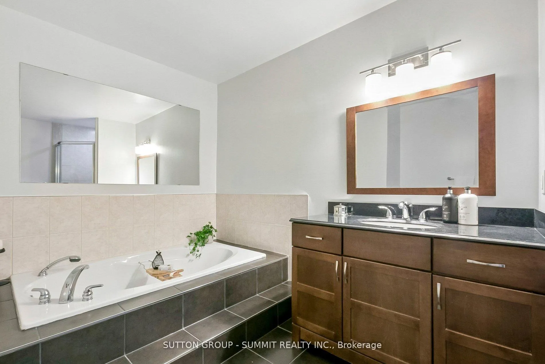 Photo 41 of 10 Tamarack Circle, Etobicoke, Kingsview Village-The Westway — HOMEH