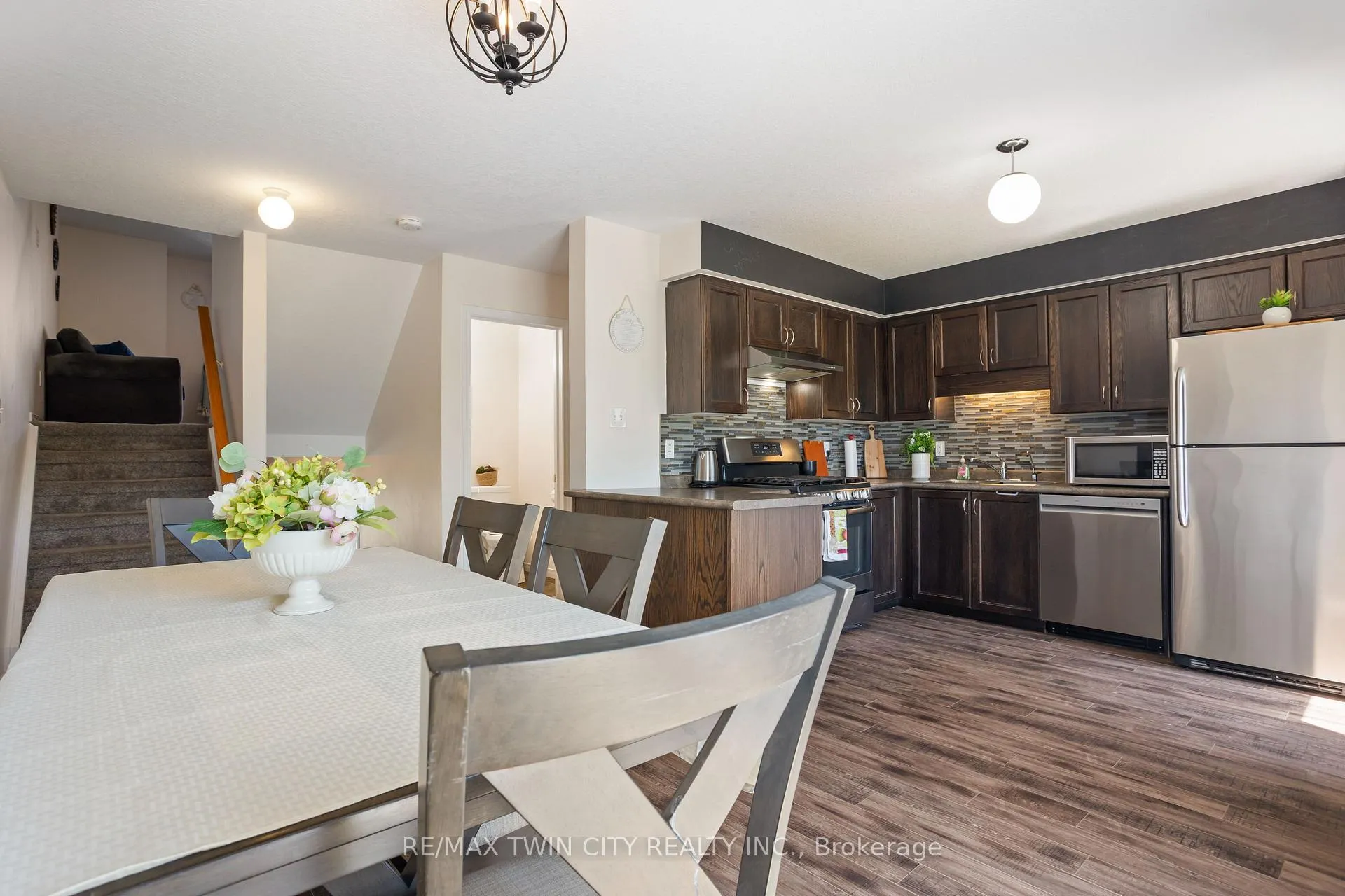 Photo 8 of 229 Parkvale Drive, Kitchener — HOMEH