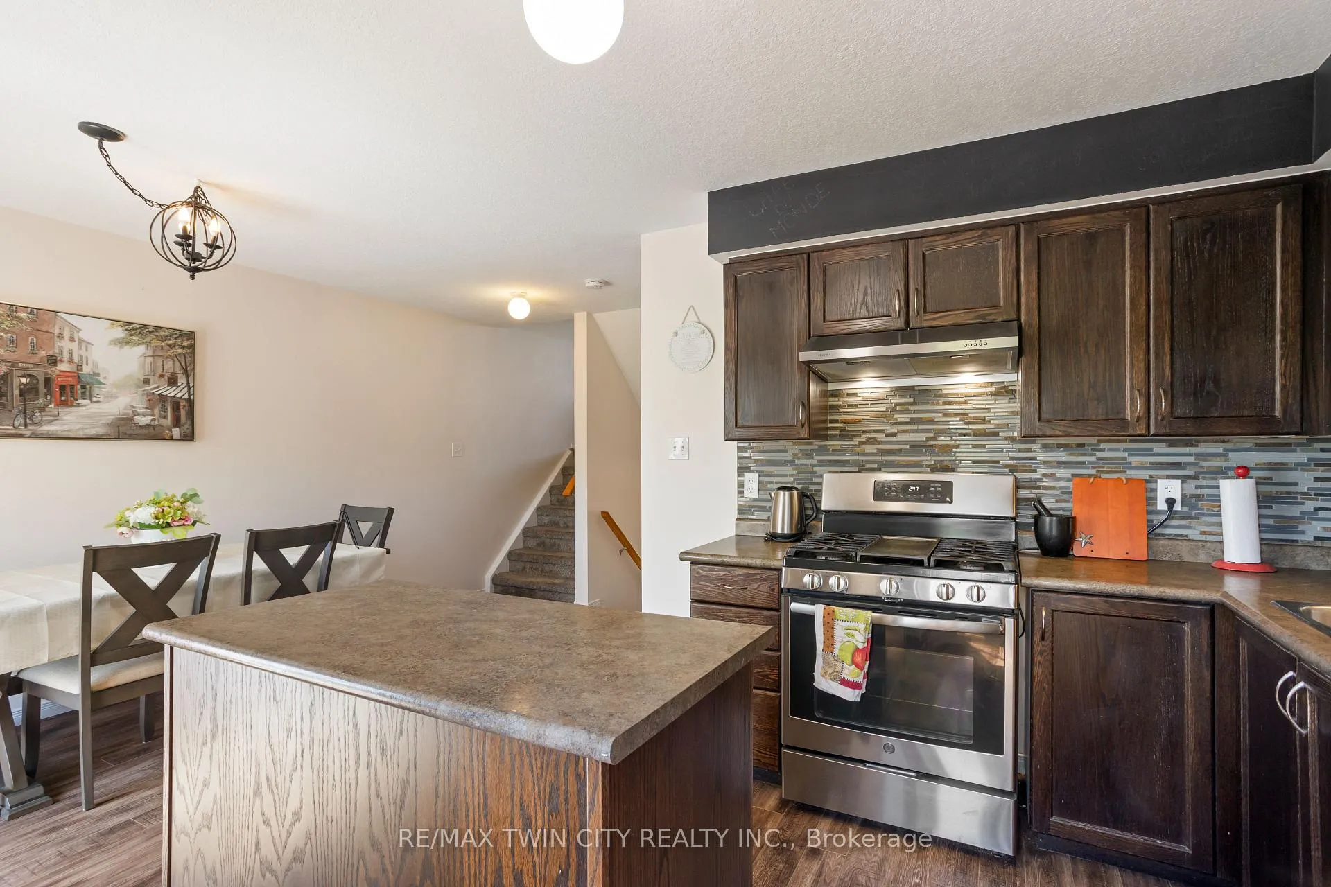 Photo 10 of 229 Parkvale Drive, Kitchener — HOMEH