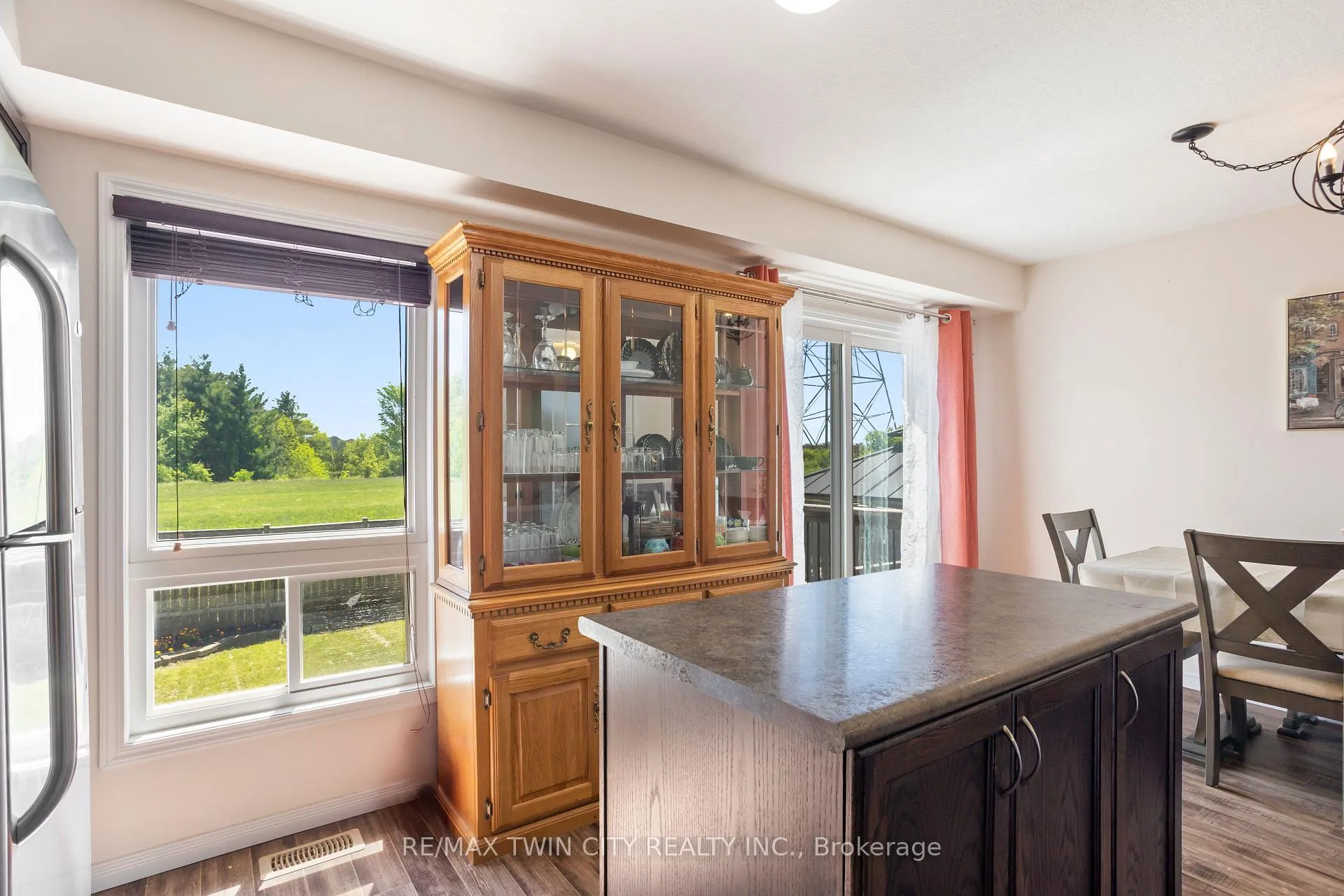 Photo 11 of 229 Parkvale Drive, Kitchener — HOMEH