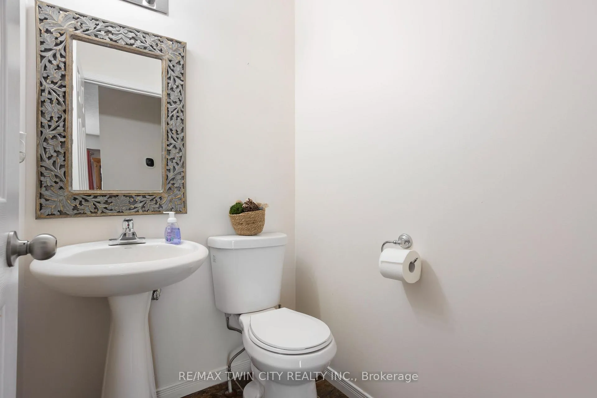 Photo 15 of 229 Parkvale Drive, Kitchener — HOMEH