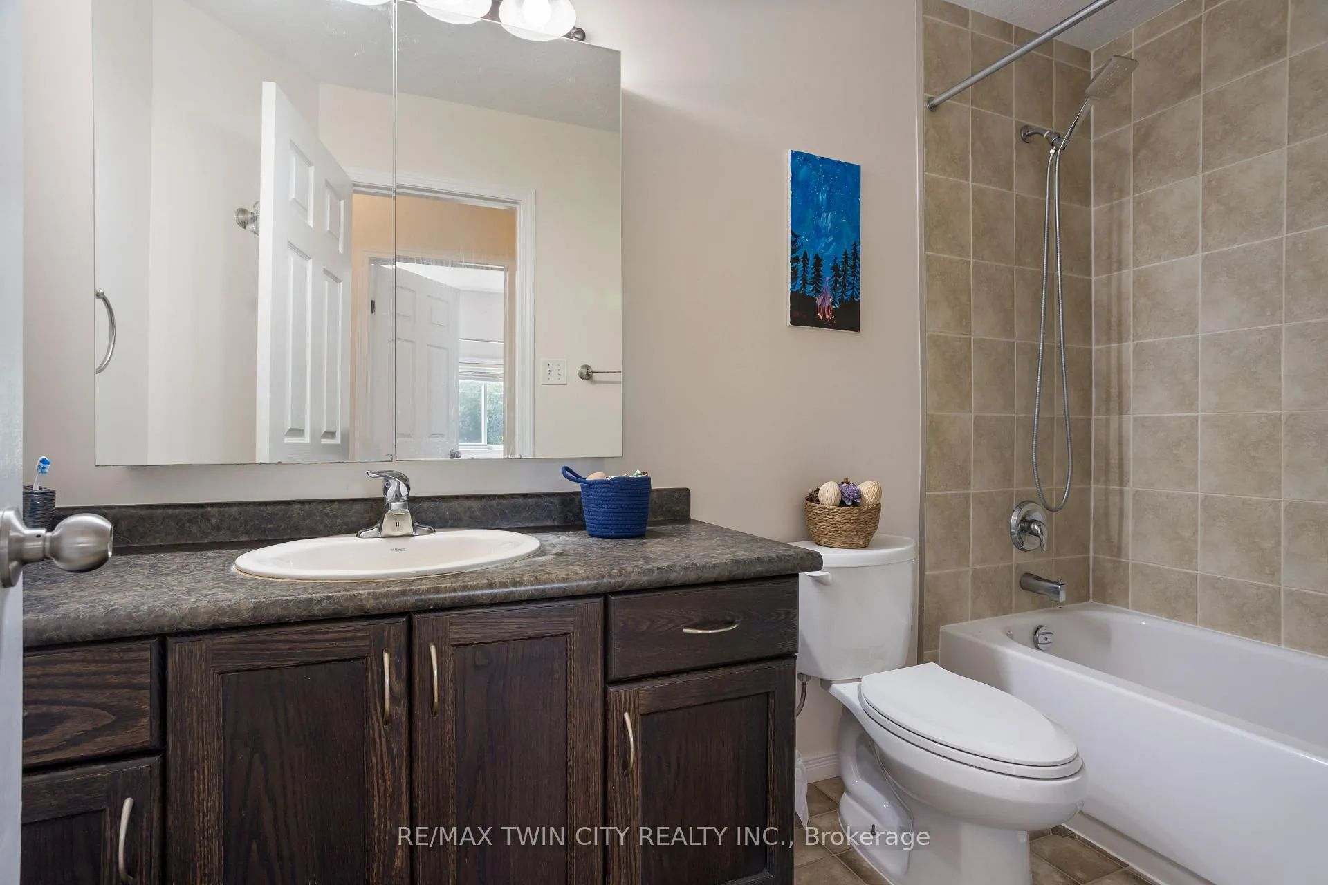 Photo 27 of 229 Parkvale Drive, Kitchener — HOMEH