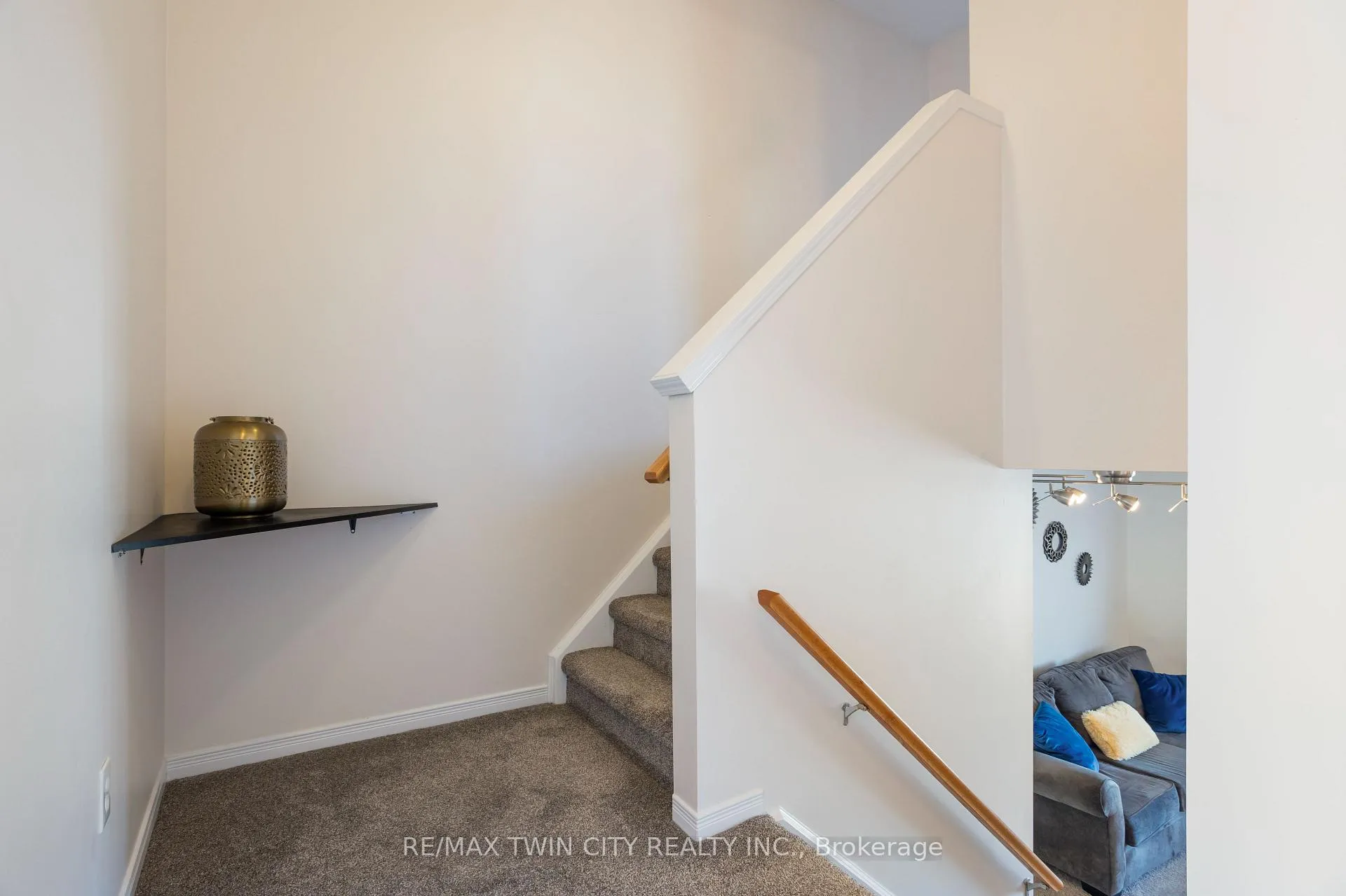 Photo 28 of 229 Parkvale Drive, Kitchener — HOMEH