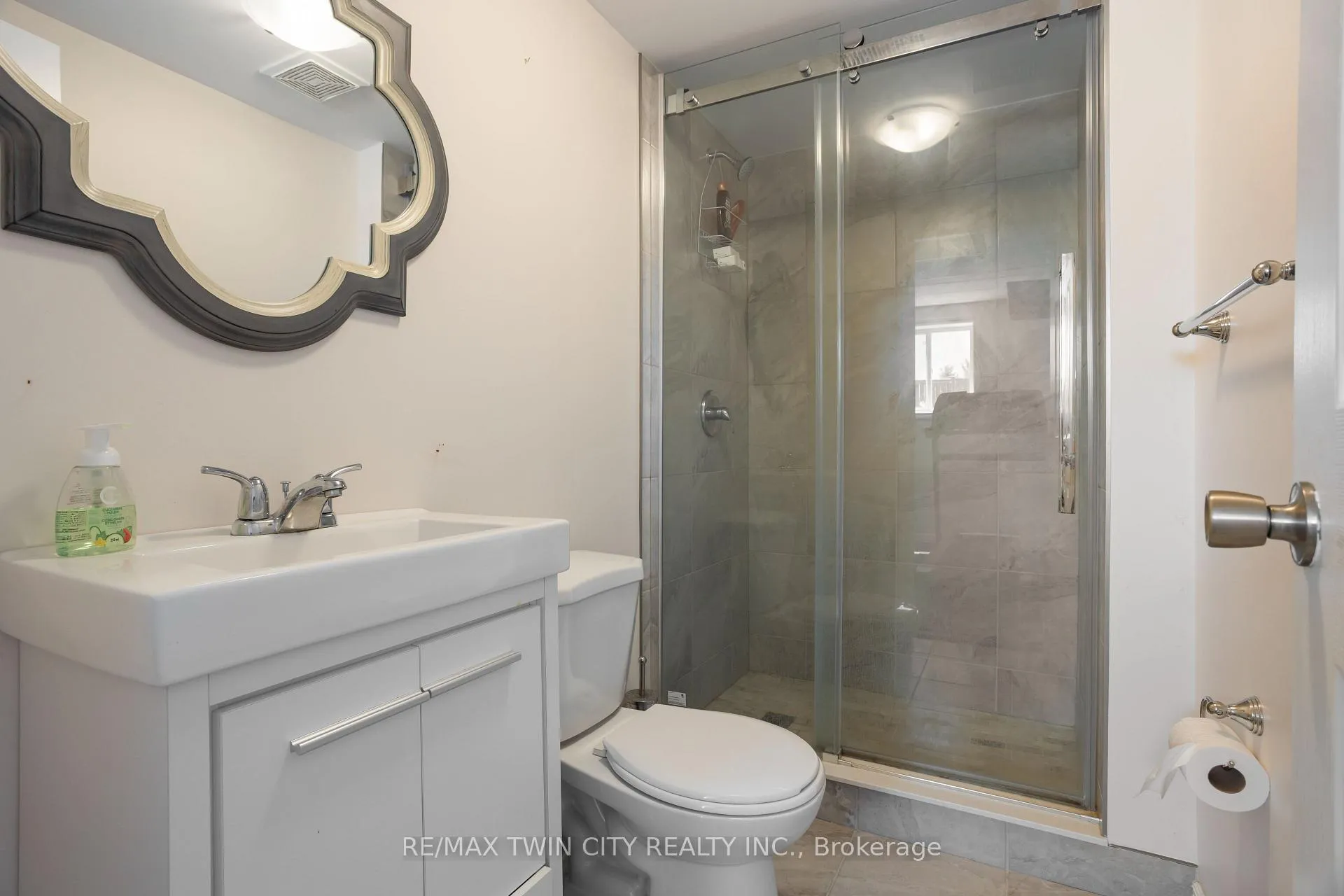 Photo 34 of 229 Parkvale Drive, Kitchener — HOMEH