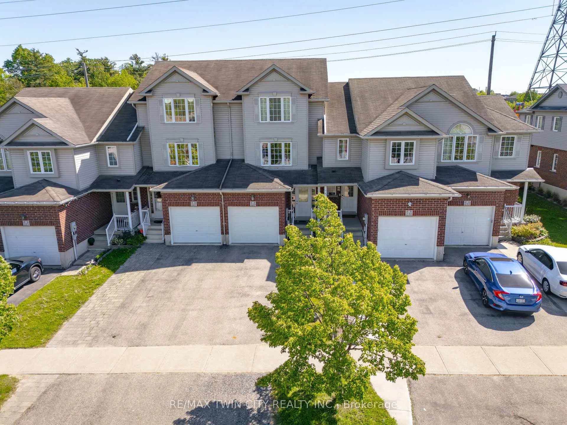 Photo 39 of 229 Parkvale Drive, Kitchener — HOMEH