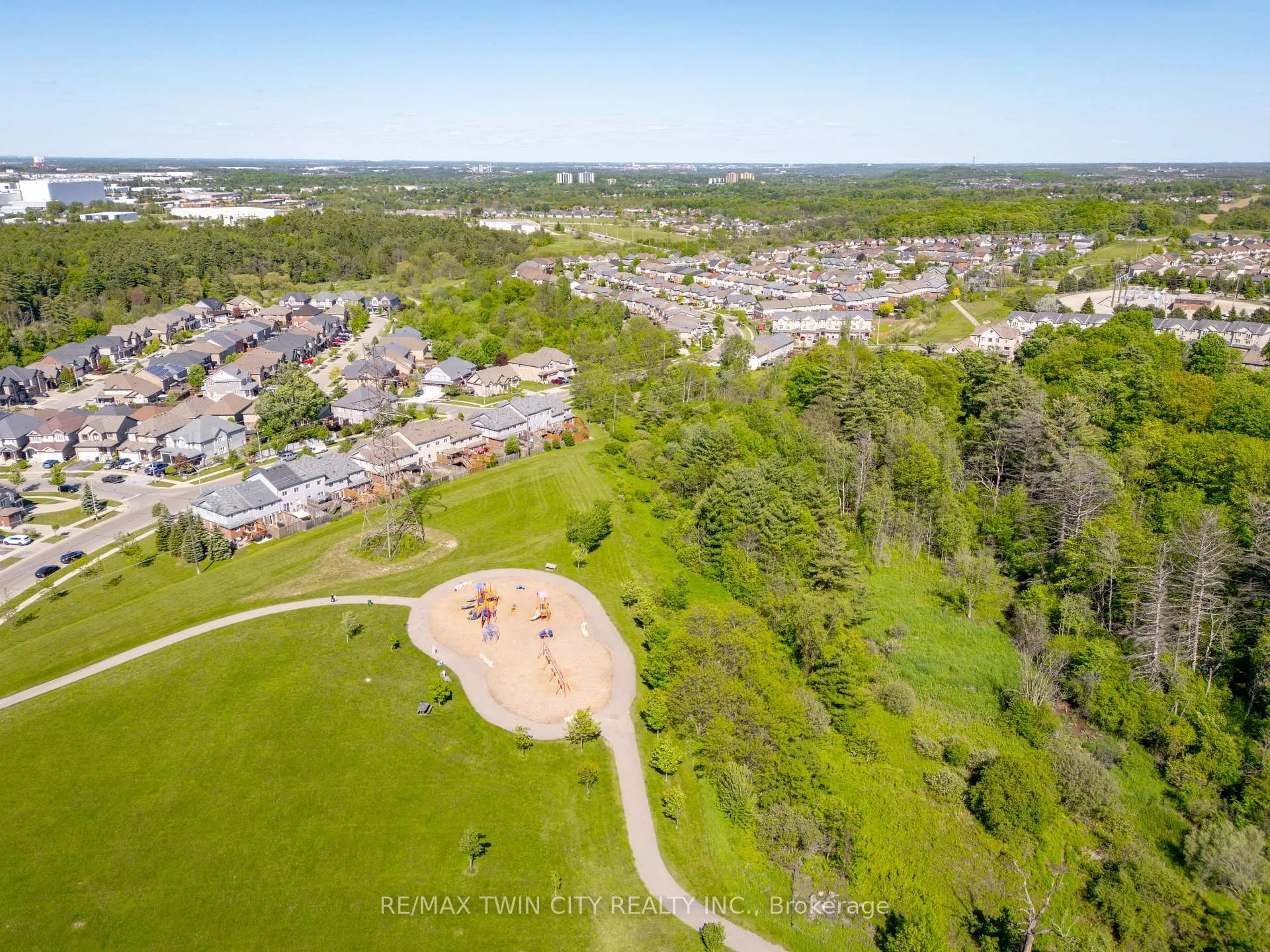Photo 44 of 229 Parkvale Drive, Kitchener — HOMEH