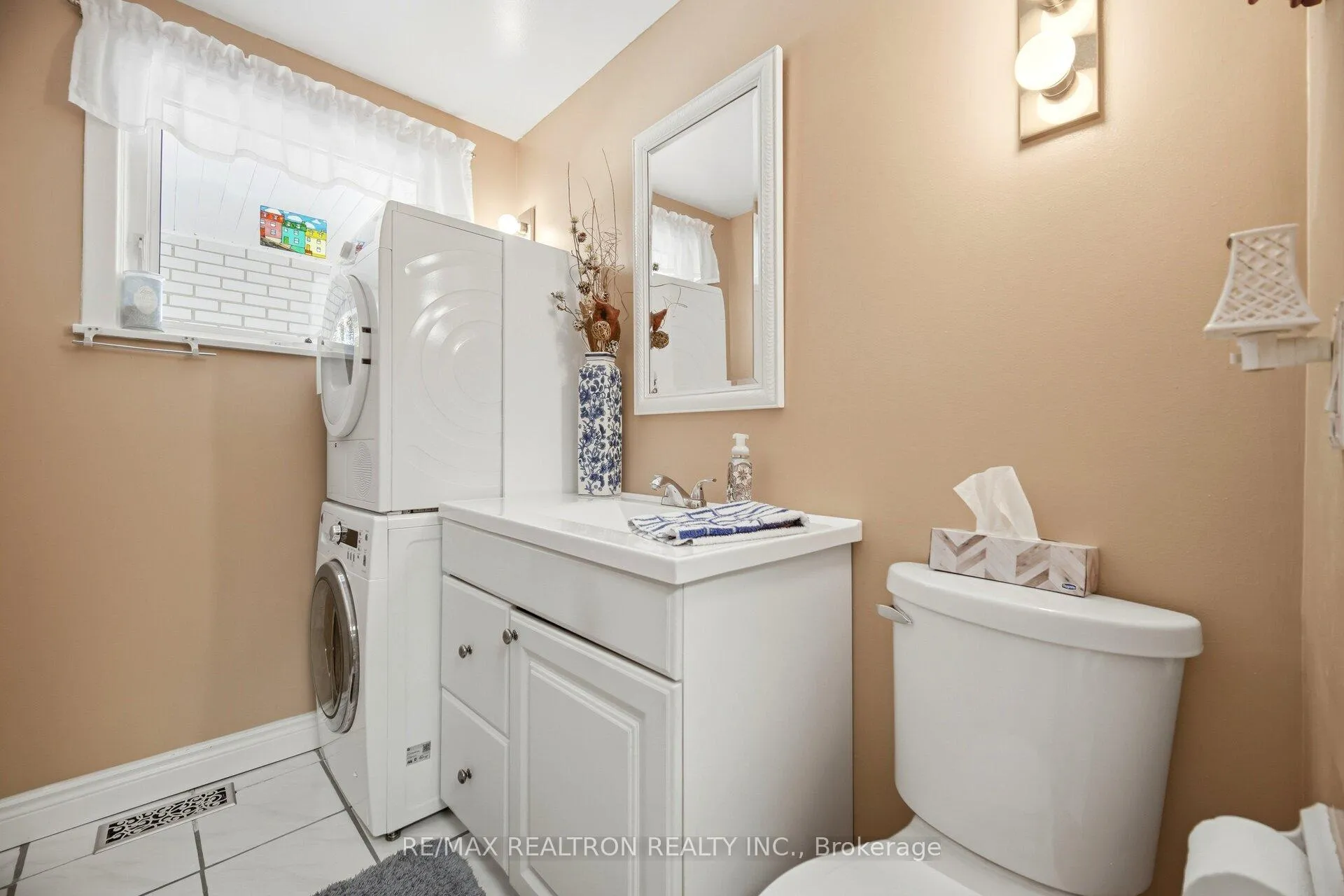 Photo 13 of 14426 Jane Street, King, Rural King — HOMEH