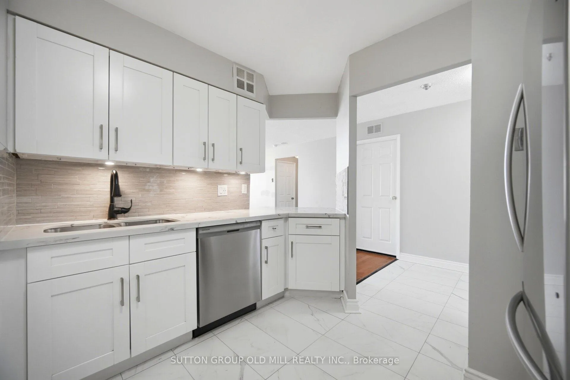 Front of Unit 1812, 3605 Kariya Drive