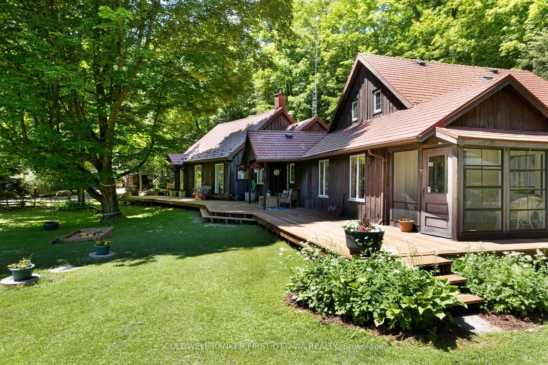 Photo of 1358 Rideau Ferry Road