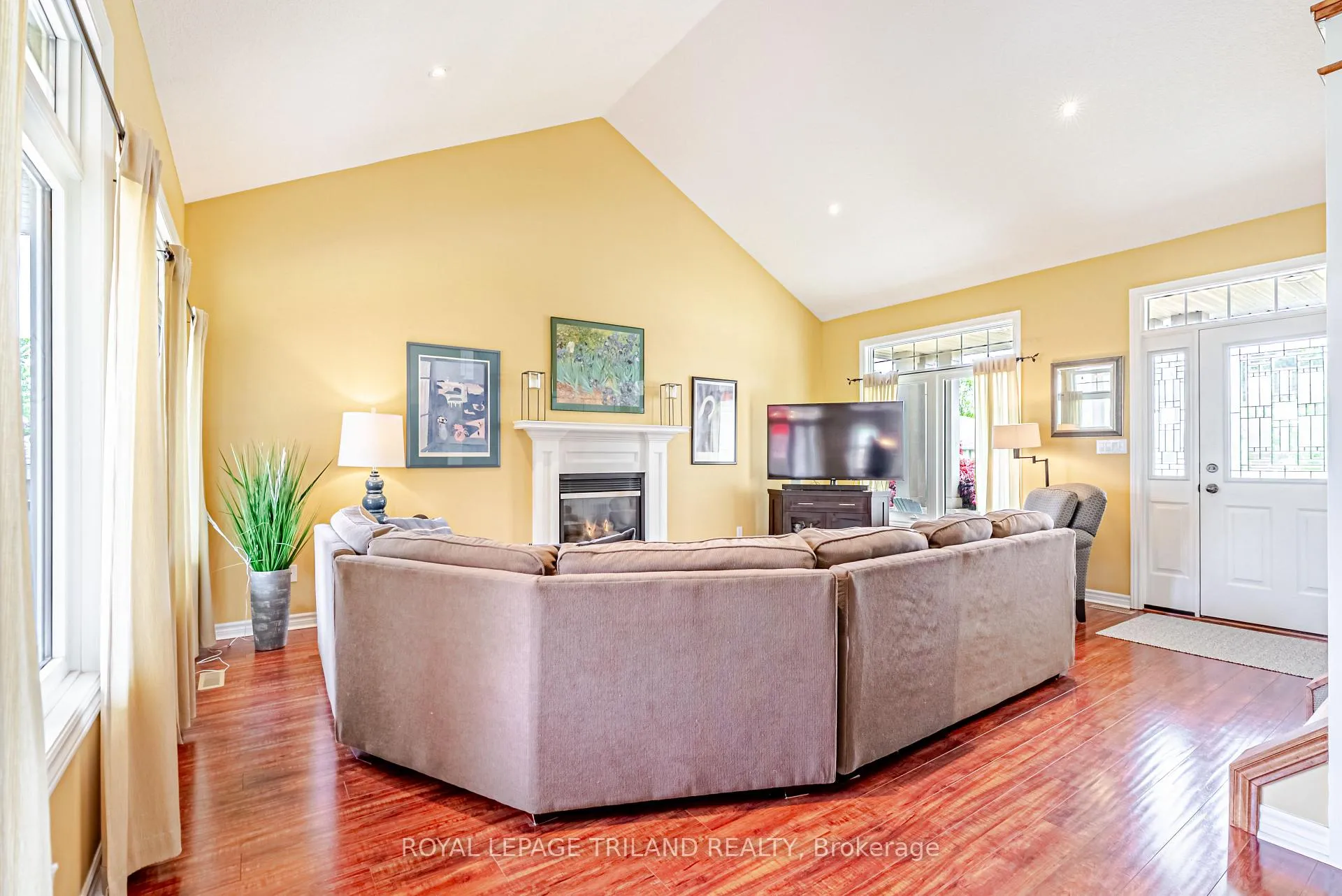 Photo 6 of 26 Augusta Crescent, St. Thomas — HOMEH