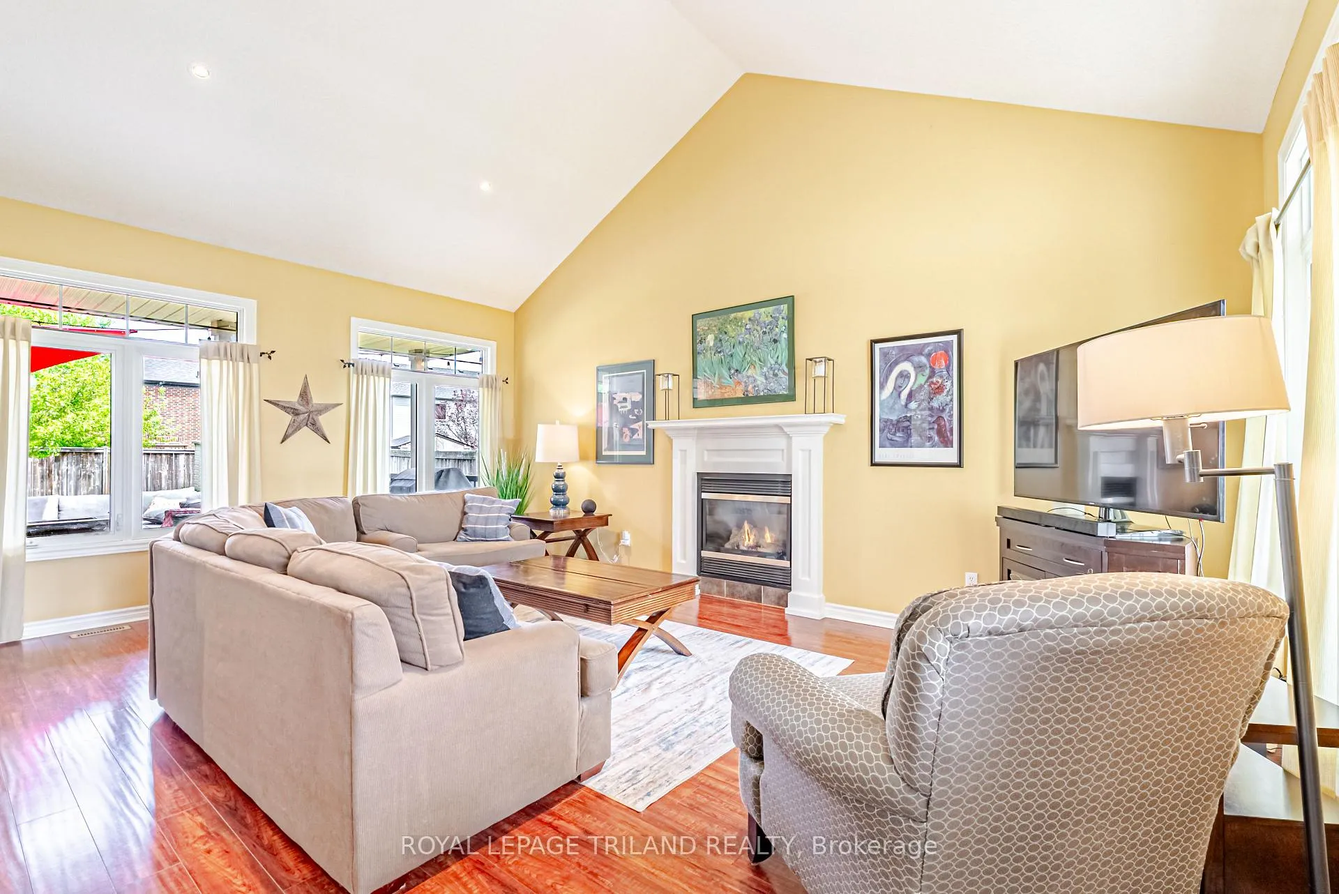Photo 7 of 26 Augusta Crescent, St. Thomas — HOMEH
