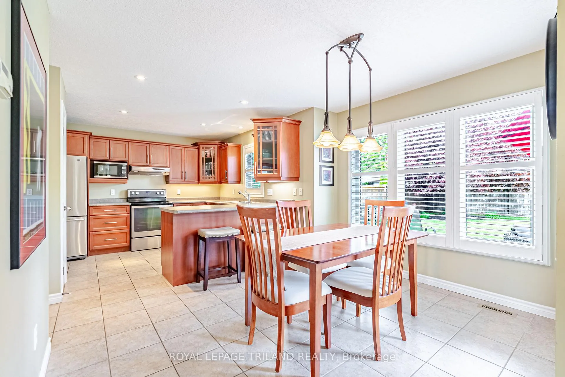 Photo 11 of 26 Augusta Crescent, St. Thomas — HOMEH