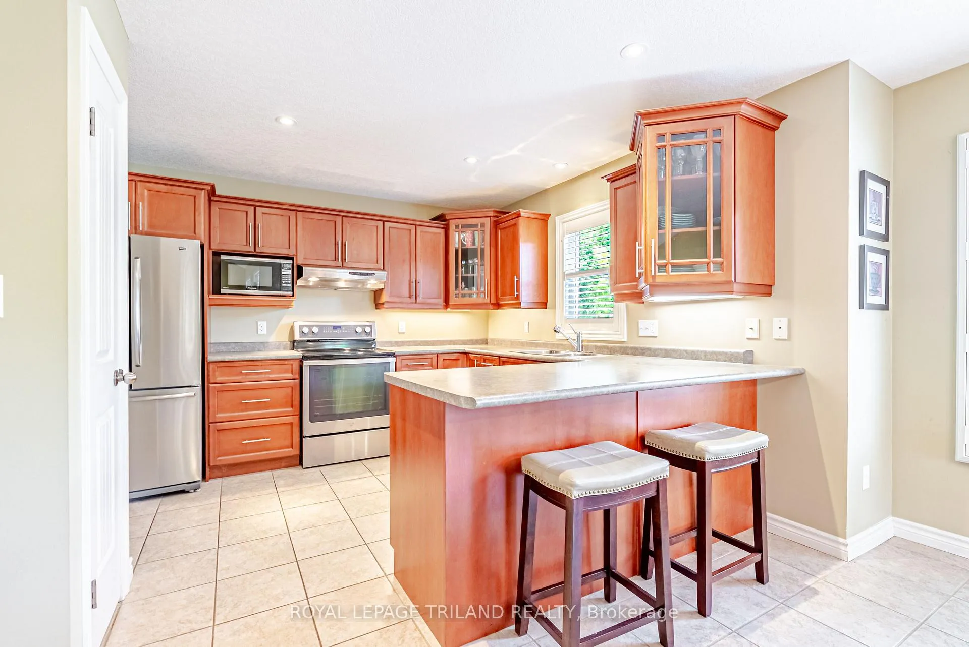 Photo 12 of 26 Augusta Crescent, St. Thomas — HOMEH