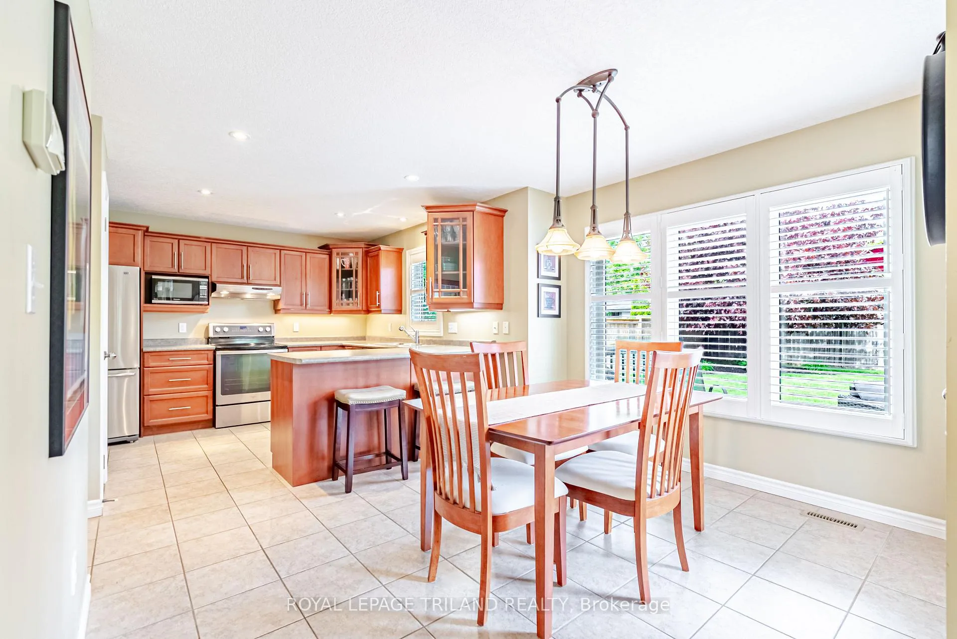 Photo 13 of 26 Augusta Crescent, St. Thomas — HOMEH