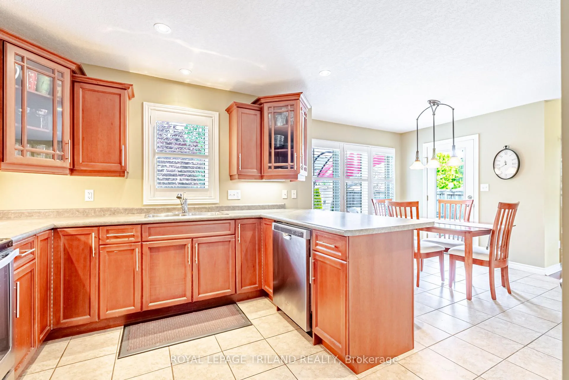 Photo 19 of 26 Augusta Crescent, St. Thomas — HOMEH