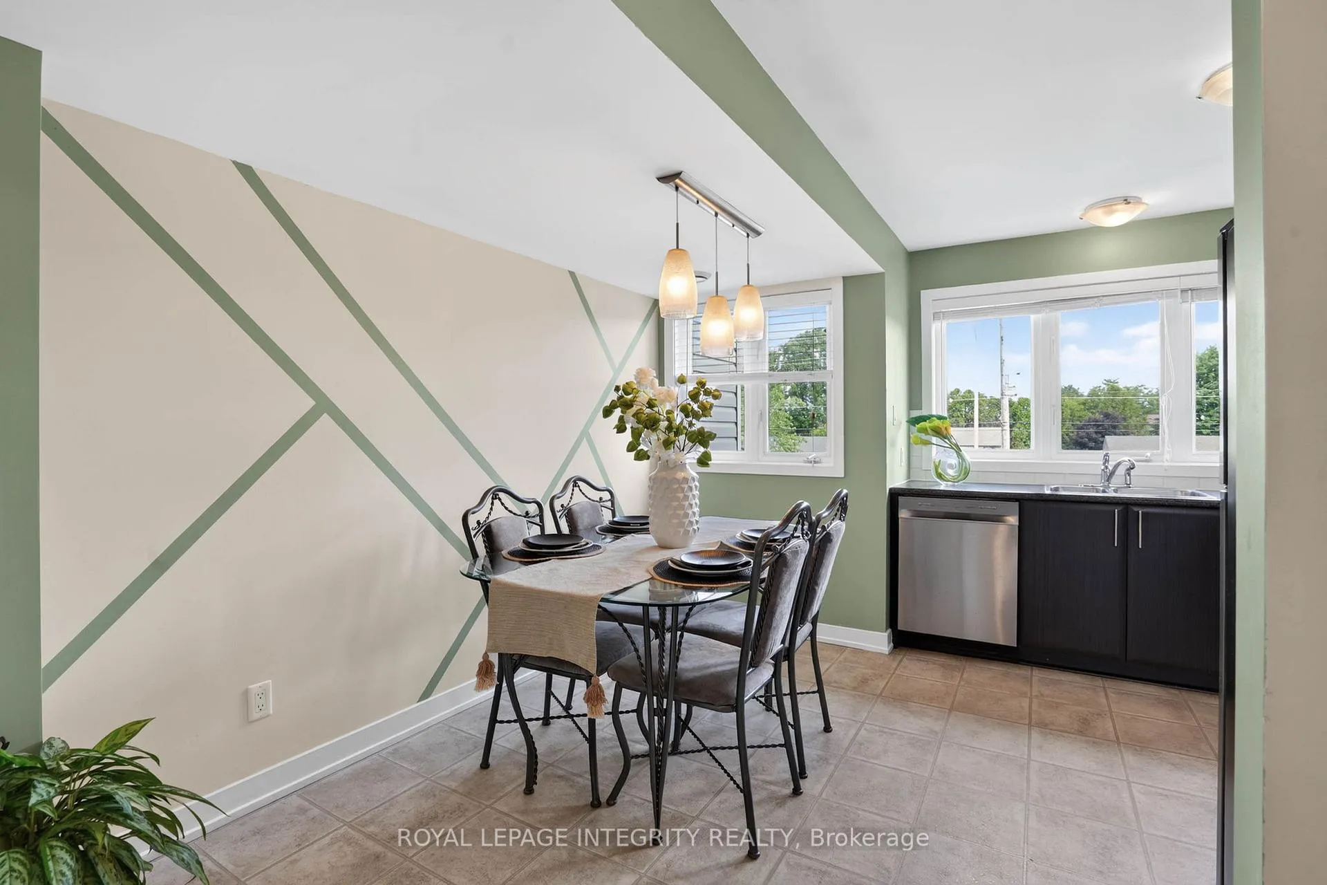 Photo 12 of Unit C, 4528 Innes Road, Ottawa, Avalon East — HOMEH