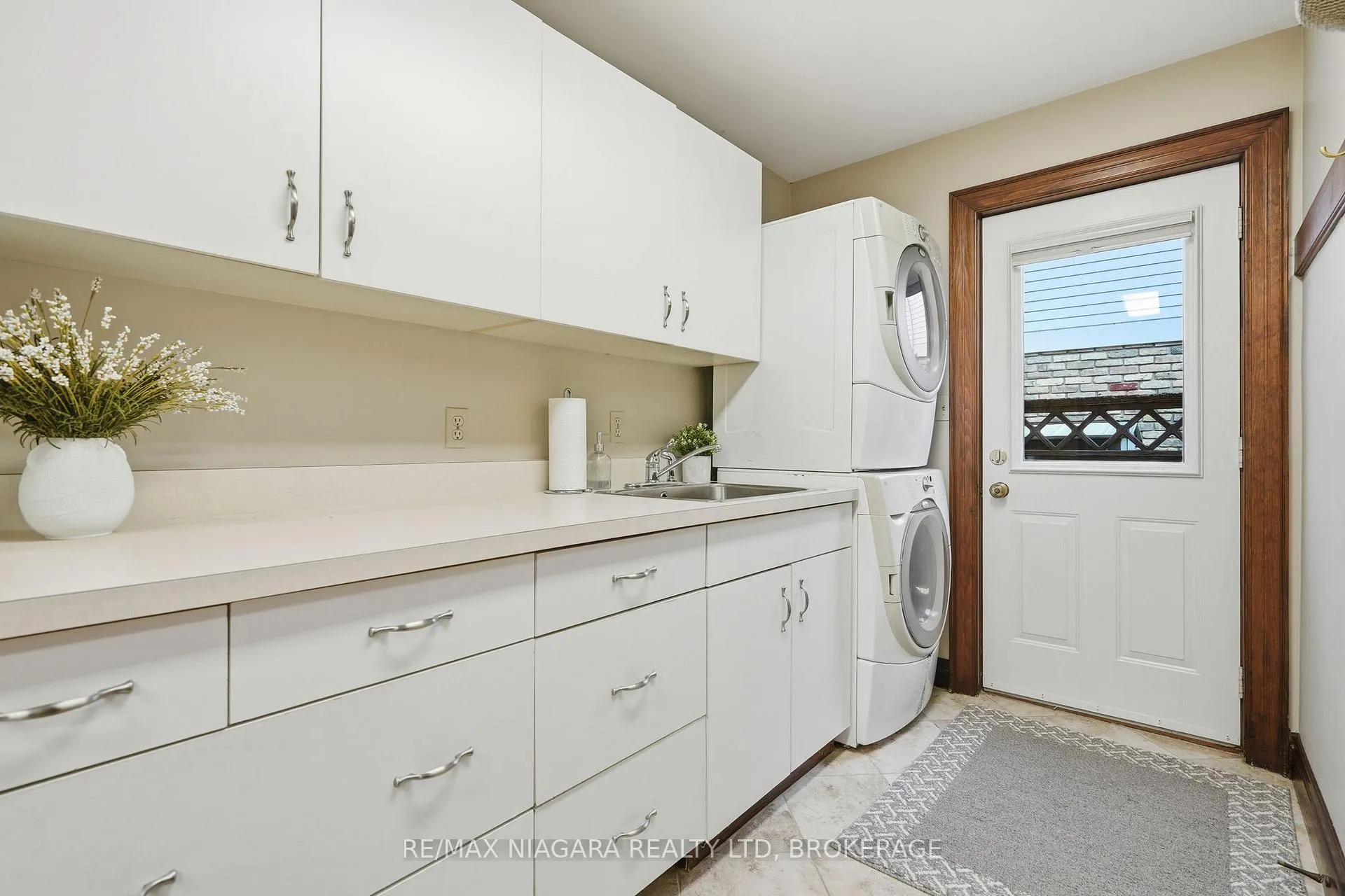 Photo 8 of 99 Port Master Drive, St. Catharines, Martindale Pond — HOMEH