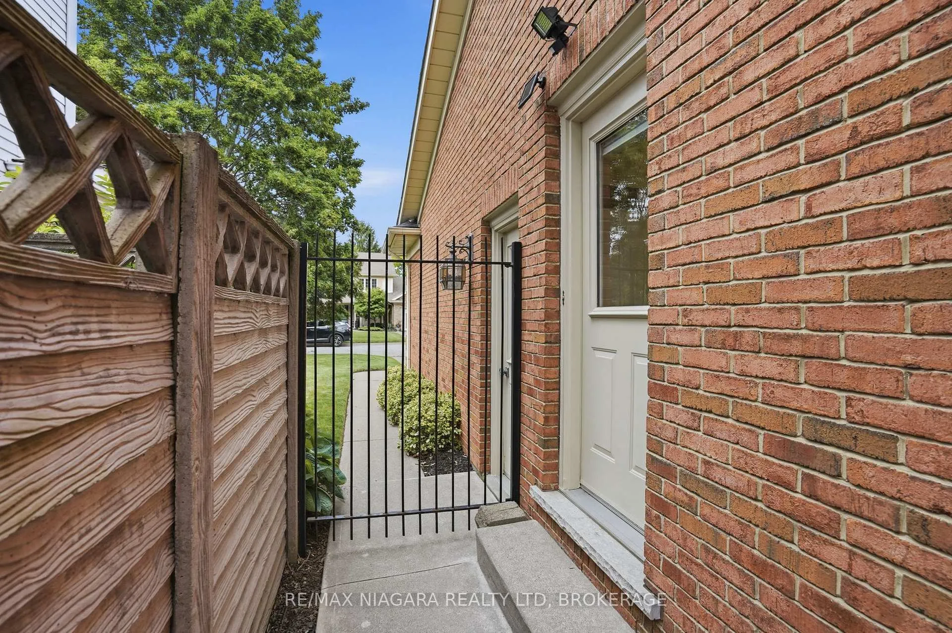 Photo 33 of 99 Port Master Drive, St. Catharines, Martindale Pond — HOMEH