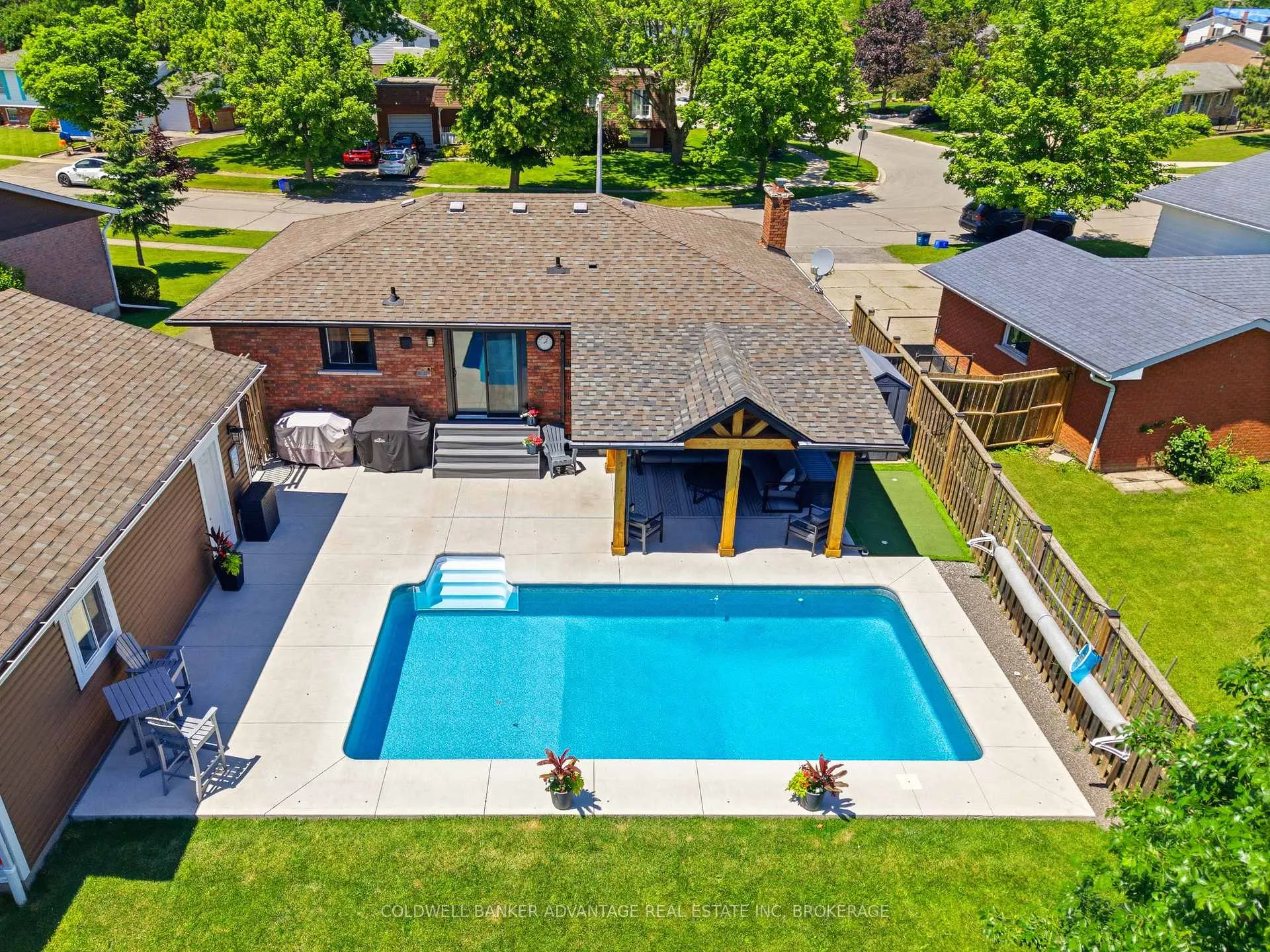 Photo 3 of 40 Wellbrook Boulevard, Welland, Prince Charles — HOMEH