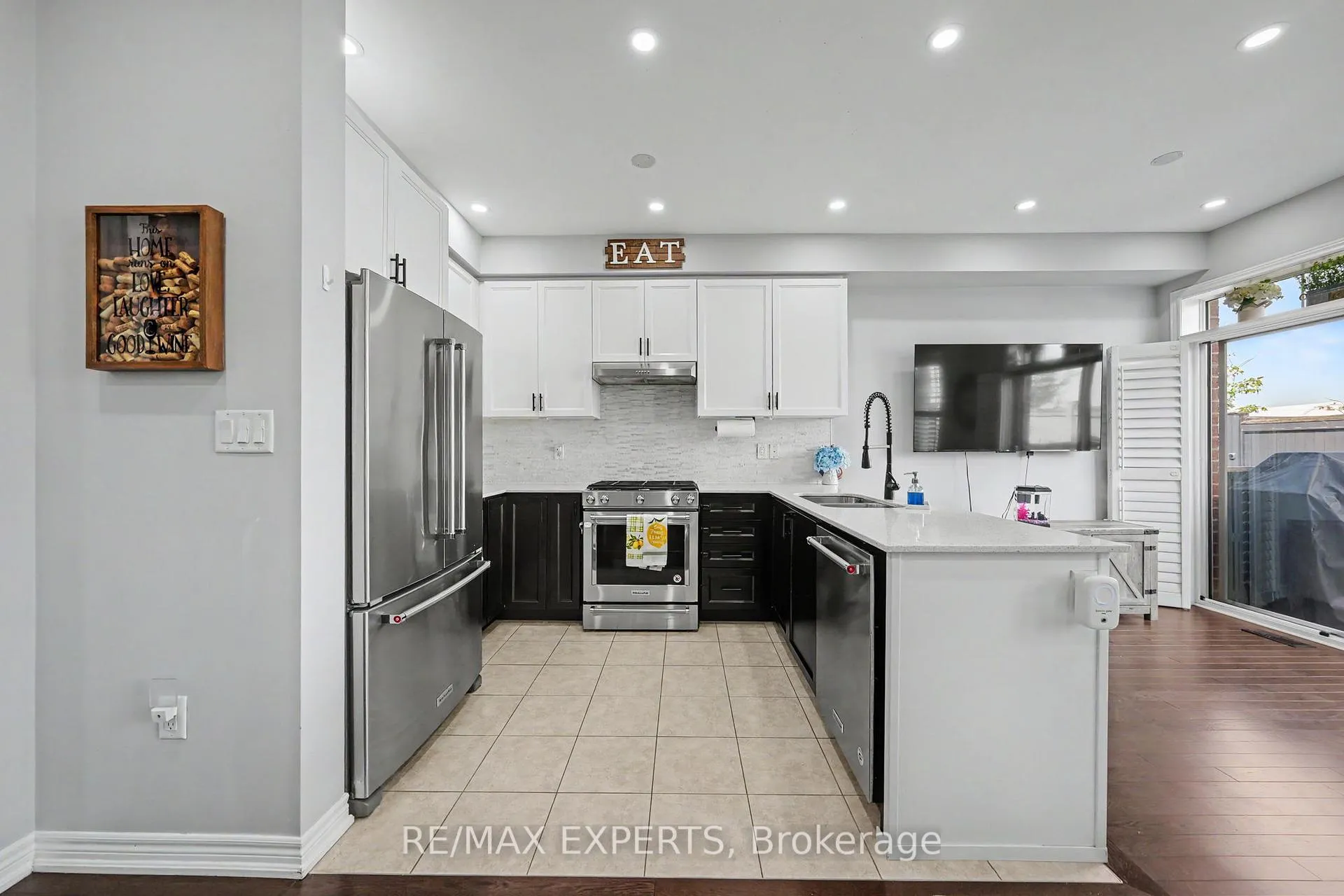 Photo 10 of 8 Morra Avenue, Caledon, Bolton East — HOMEH