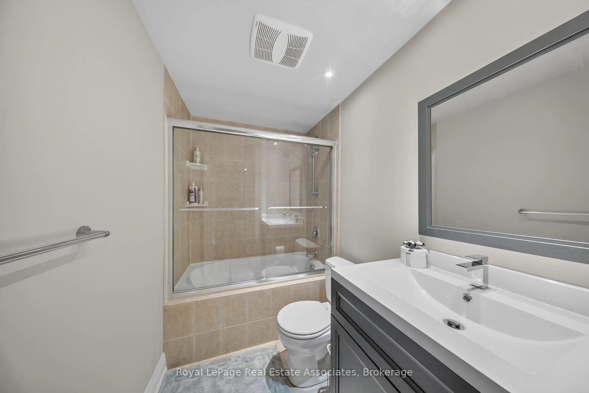 Photo 32 of 30 Hallen Road, Brampton, Fletcher's West — HOMEH