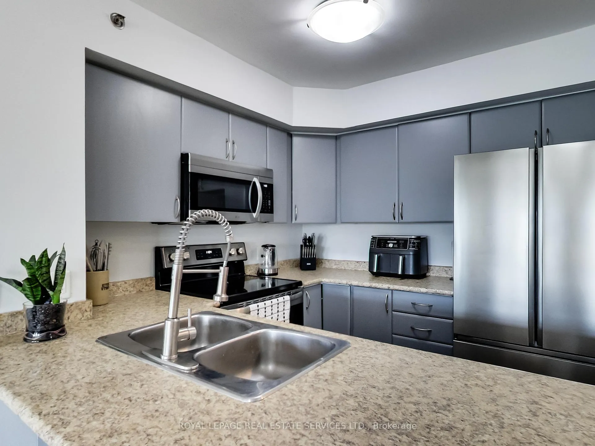Photo 5 of Unit 221, 3060 Rotary Way, Burlington, Alton — HOMEH