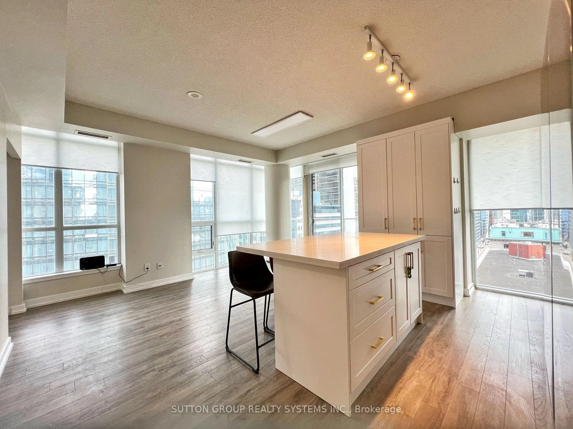 Photo 3 of Unit 1208, 126 Simcoe Street, Toronto, Waterfront Communities — HOMEH