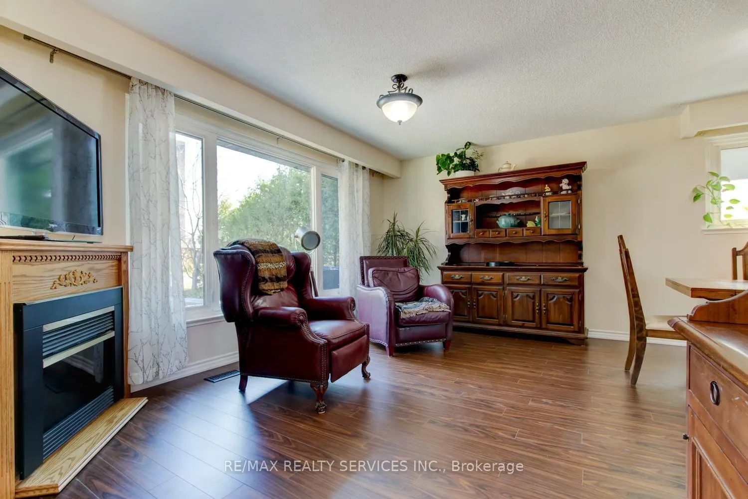 Photo 5 of 265 Bartley Bull Parkway, Brampton, Brampton East — HOMEH