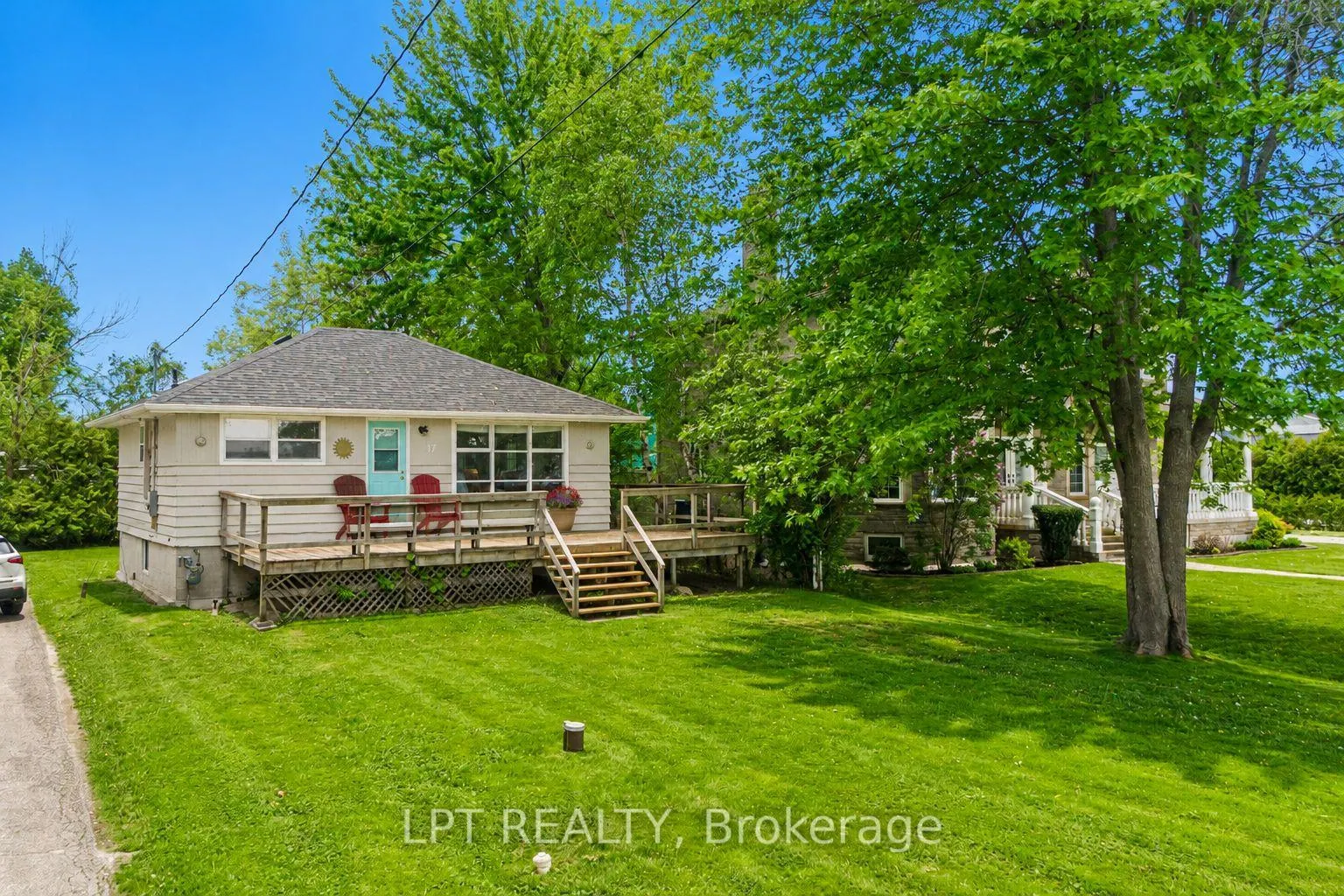 Photo 2 of 17 Lake Drive E, Georgina, Historic Lakeshore Communities — HOMEH