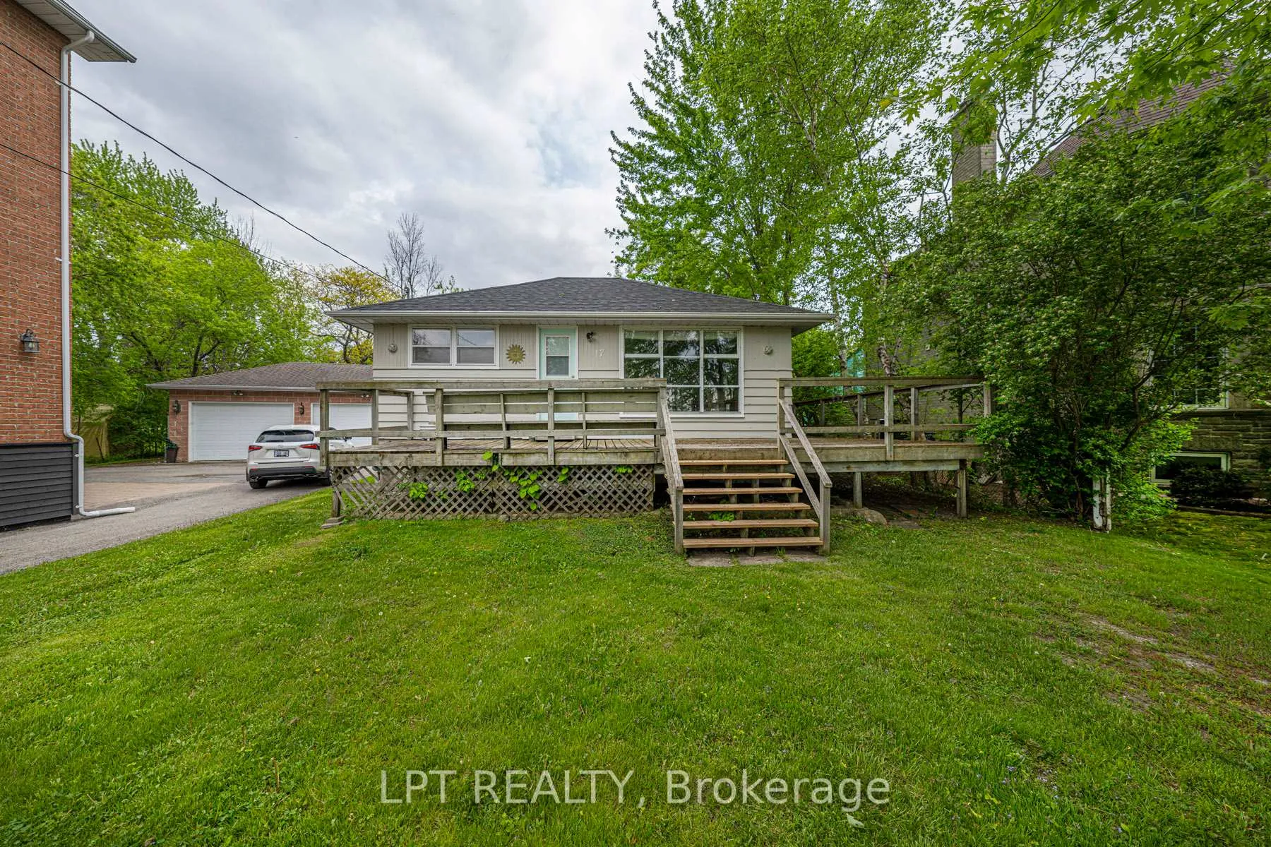 Photo 3 of 17 Lake Drive E, Georgina, Historic Lakeshore Communities — HOMEH