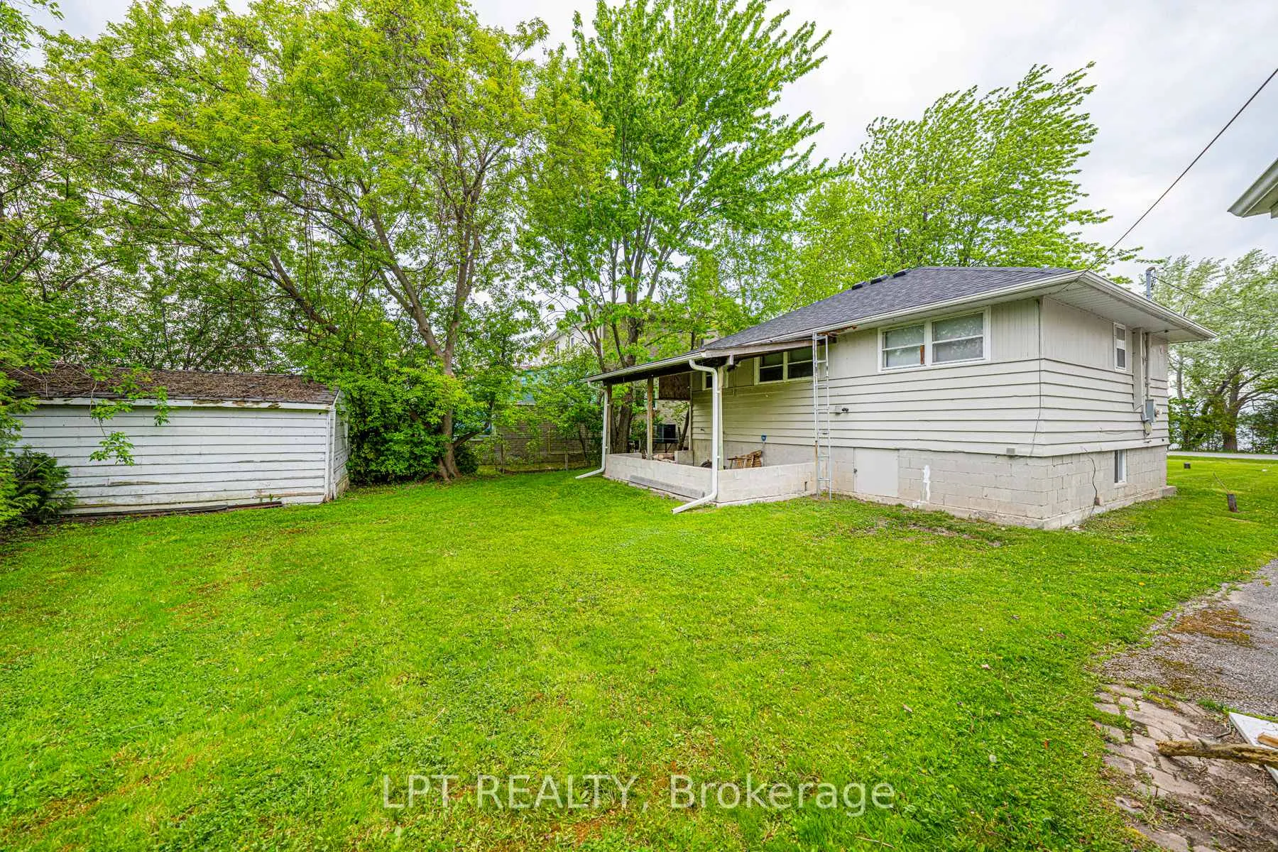 Photo 4 of 17 Lake Drive E, Georgina, Historic Lakeshore Communities — HOMEH