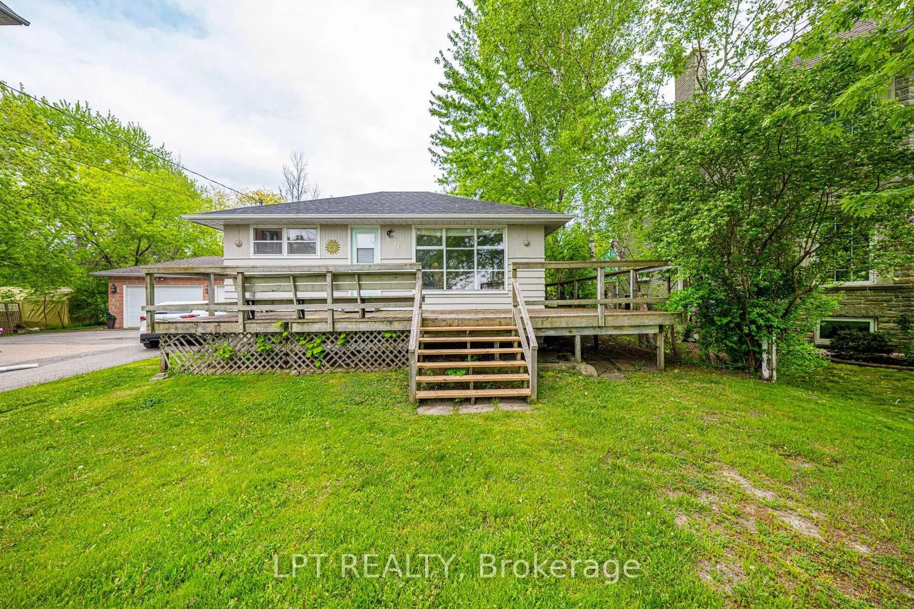 Photo 5 of 17 Lake Drive E, Georgina, Historic Lakeshore Communities — HOMEH