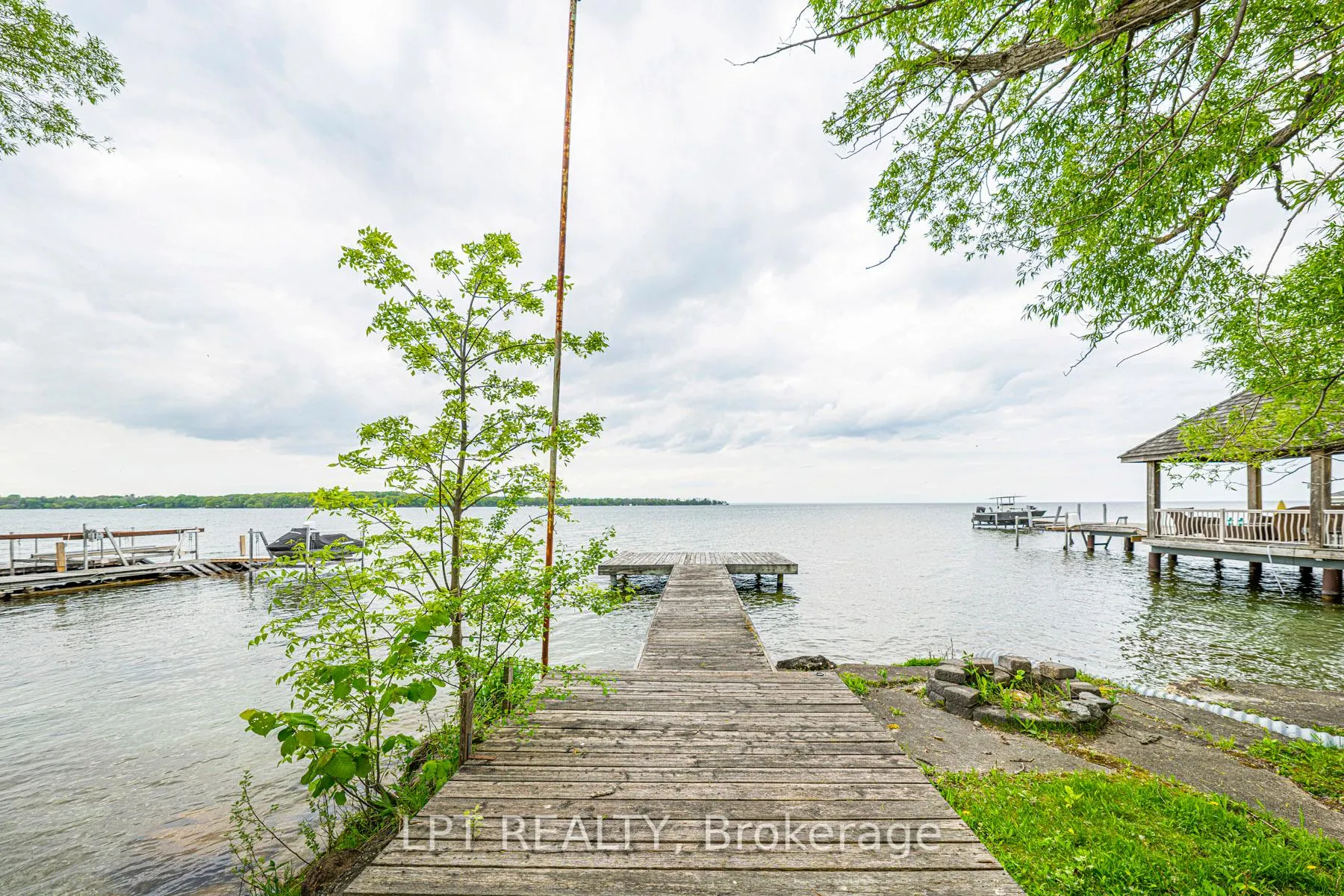 Photo 8 of 17 Lake Drive E, Georgina, Historic Lakeshore Communities — HOMEH