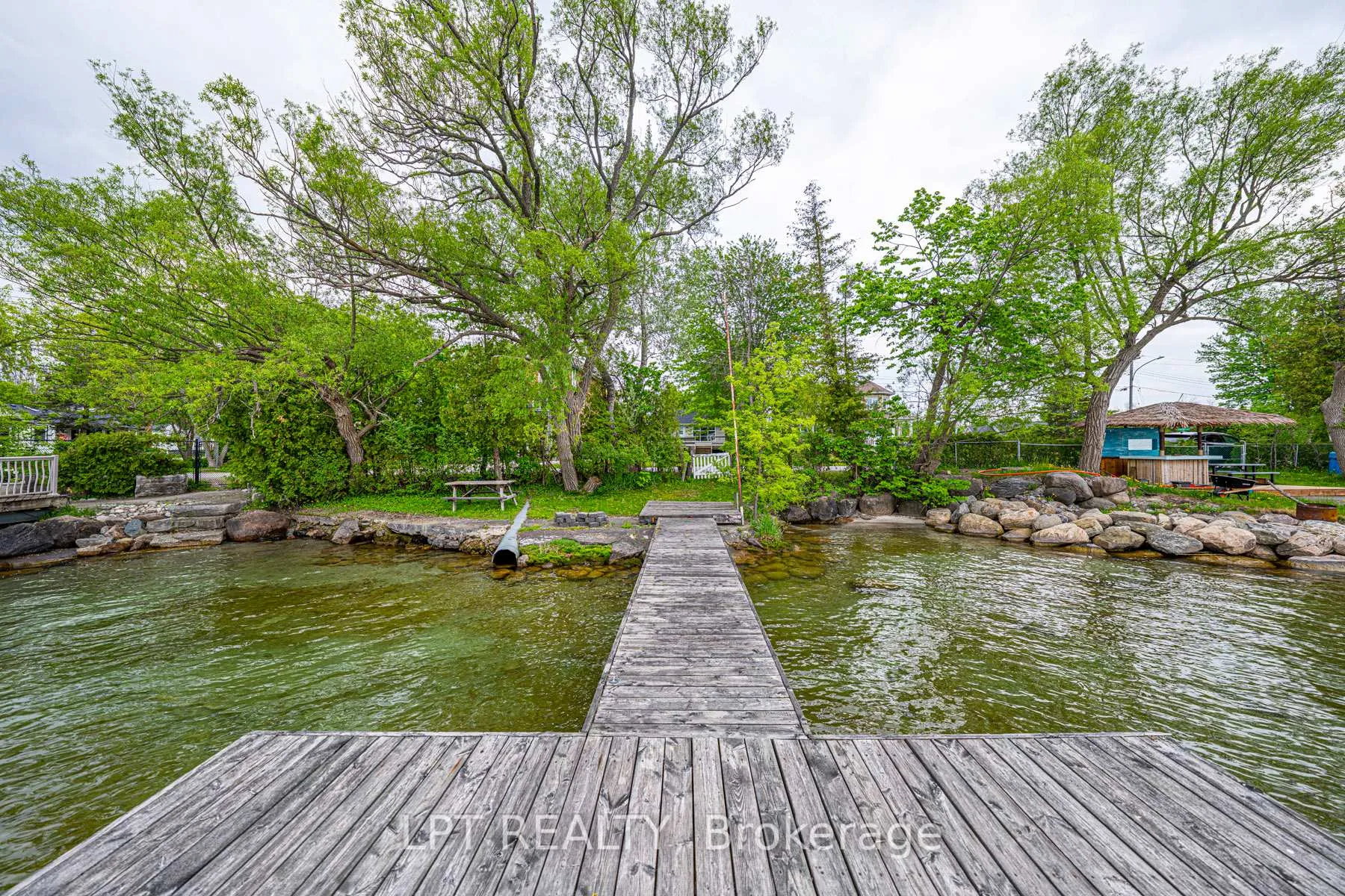 Photo 9 of 17 Lake Drive E, Georgina, Historic Lakeshore Communities — HOMEH