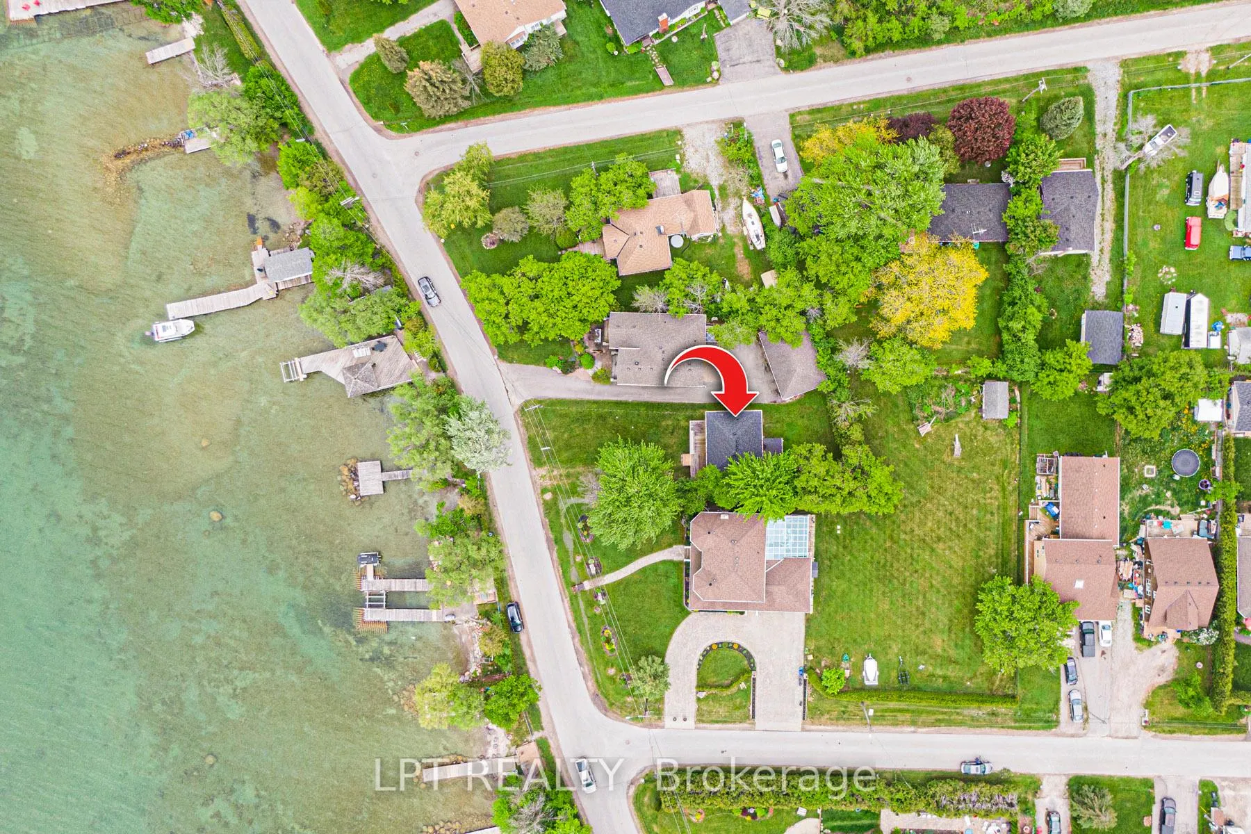 Photo 10 of 17 Lake Drive E, Georgina, Historic Lakeshore Communities — HOMEH