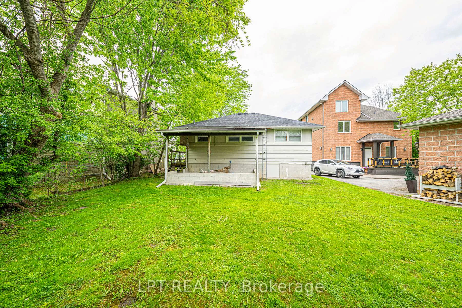 Photo 12 of 17 Lake Drive E, Georgina, Historic Lakeshore Communities — HOMEH