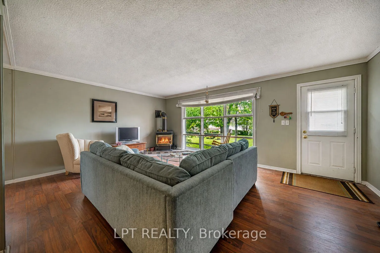 Photo 15 of 17 Lake Drive E, Georgina, Historic Lakeshore Communities — HOMEH