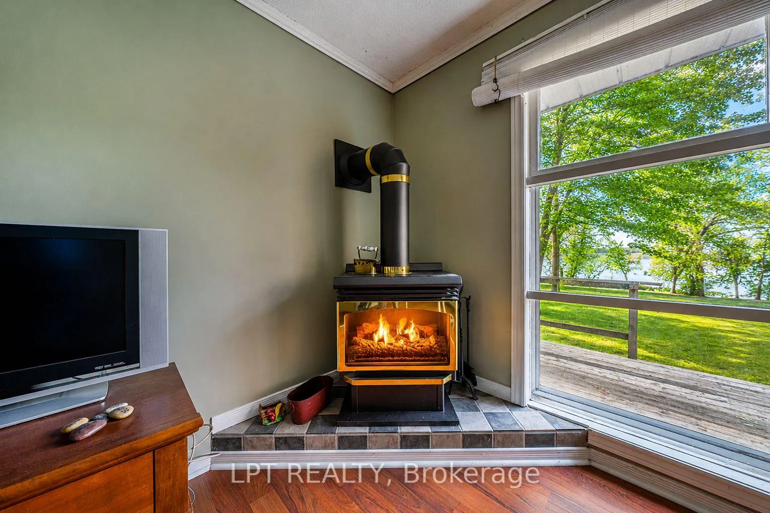 Photo 20 of 17 Lake Drive E, Georgina, Historic Lakeshore Communities — HOMEH