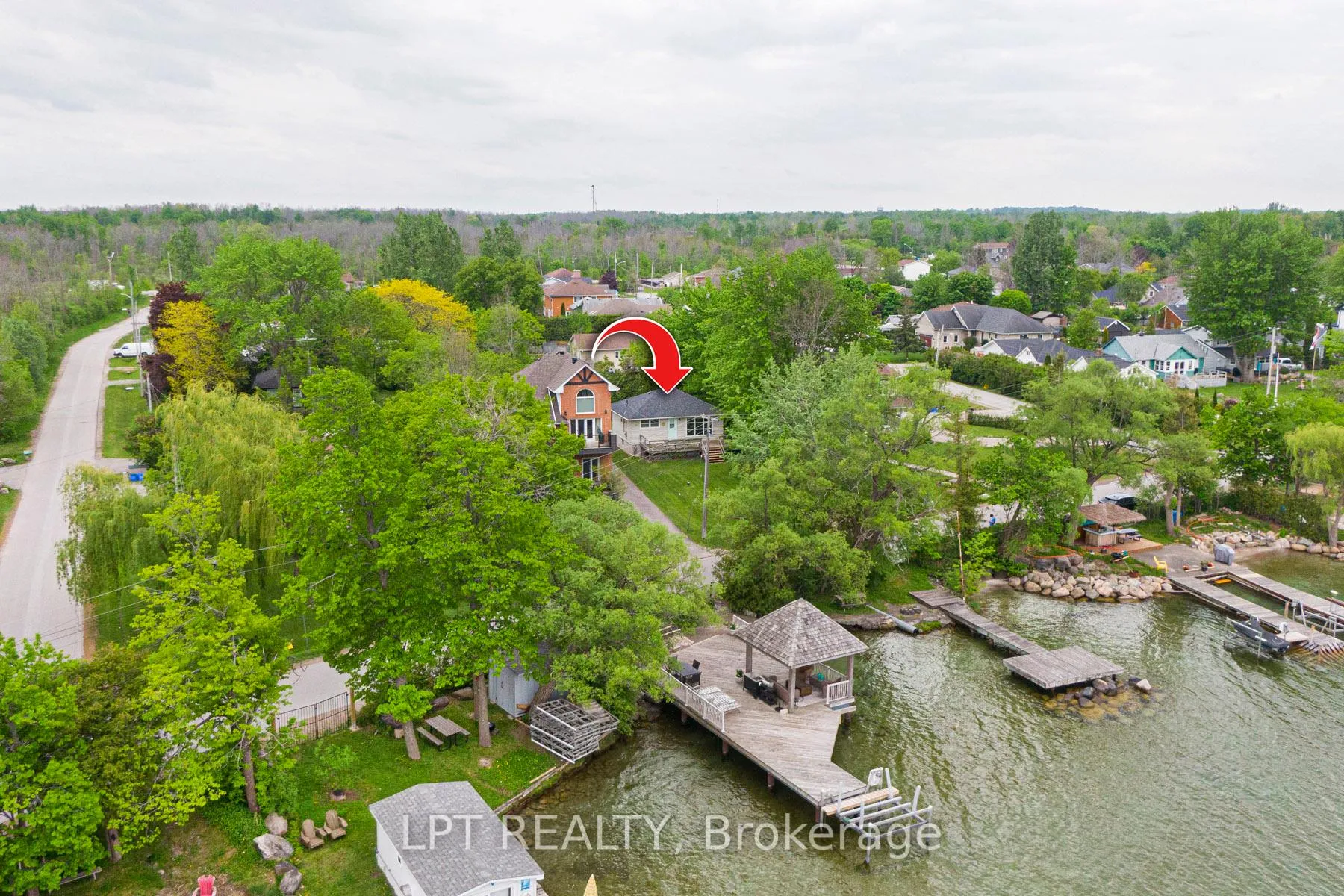 Photo 24 of 17 Lake Drive E, Georgina, Historic Lakeshore Communities — HOMEH