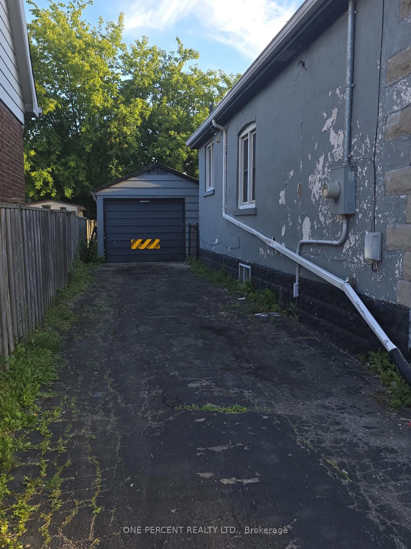 Photo 2 of 536 Queensdale Avenue E, Hamilton, Eastmount — HOMEH