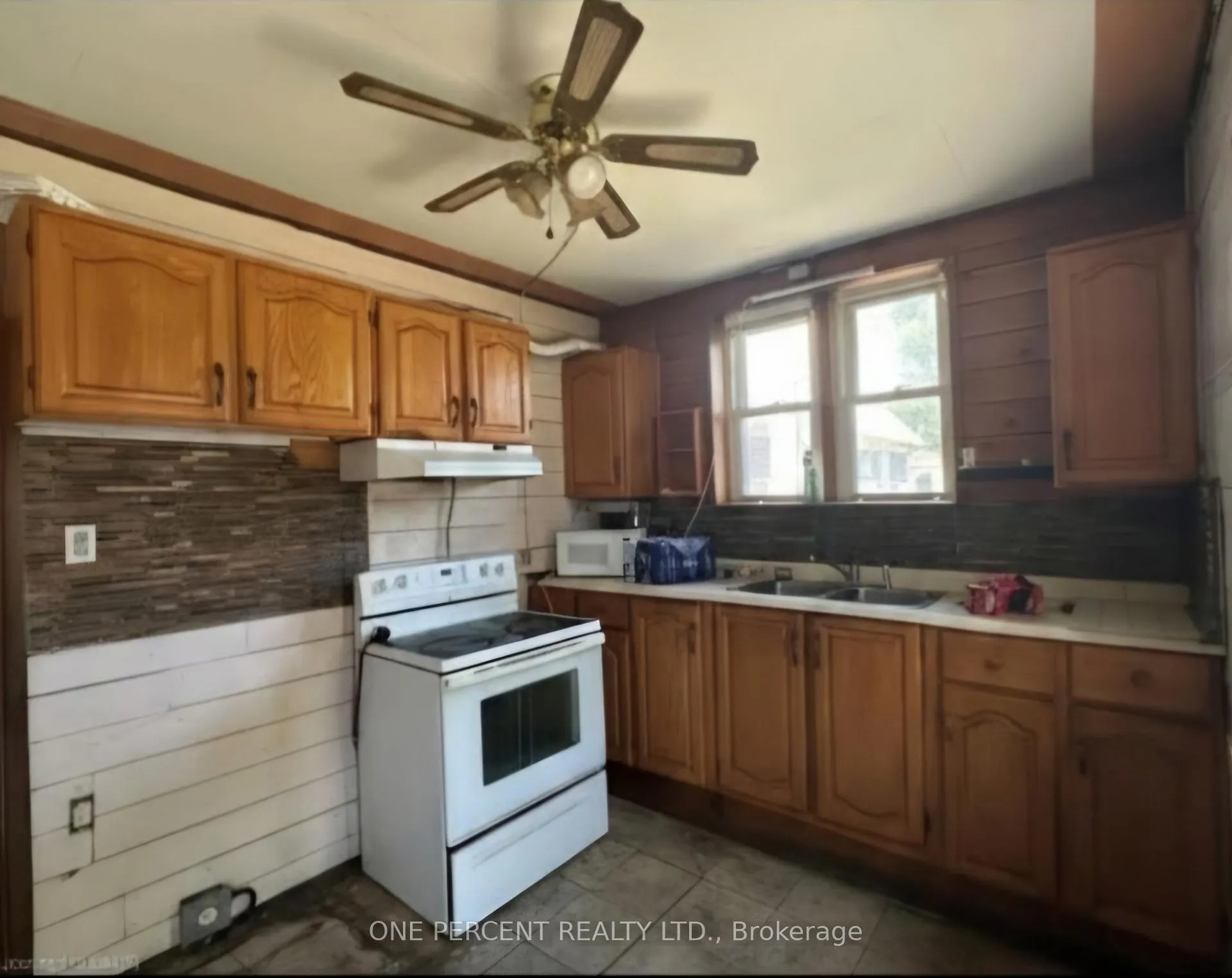 Photo 5 of 536 Queensdale Avenue E, Hamilton, Eastmount — HOMEH