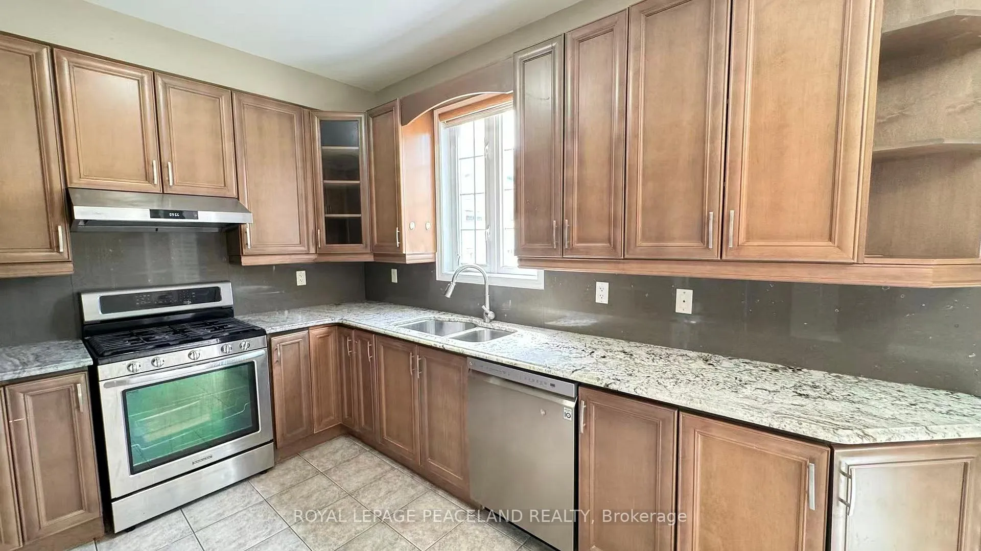 Photo 7 of 6 Cragg Crescent, Ajax, Northwest Ajax — HOMEH