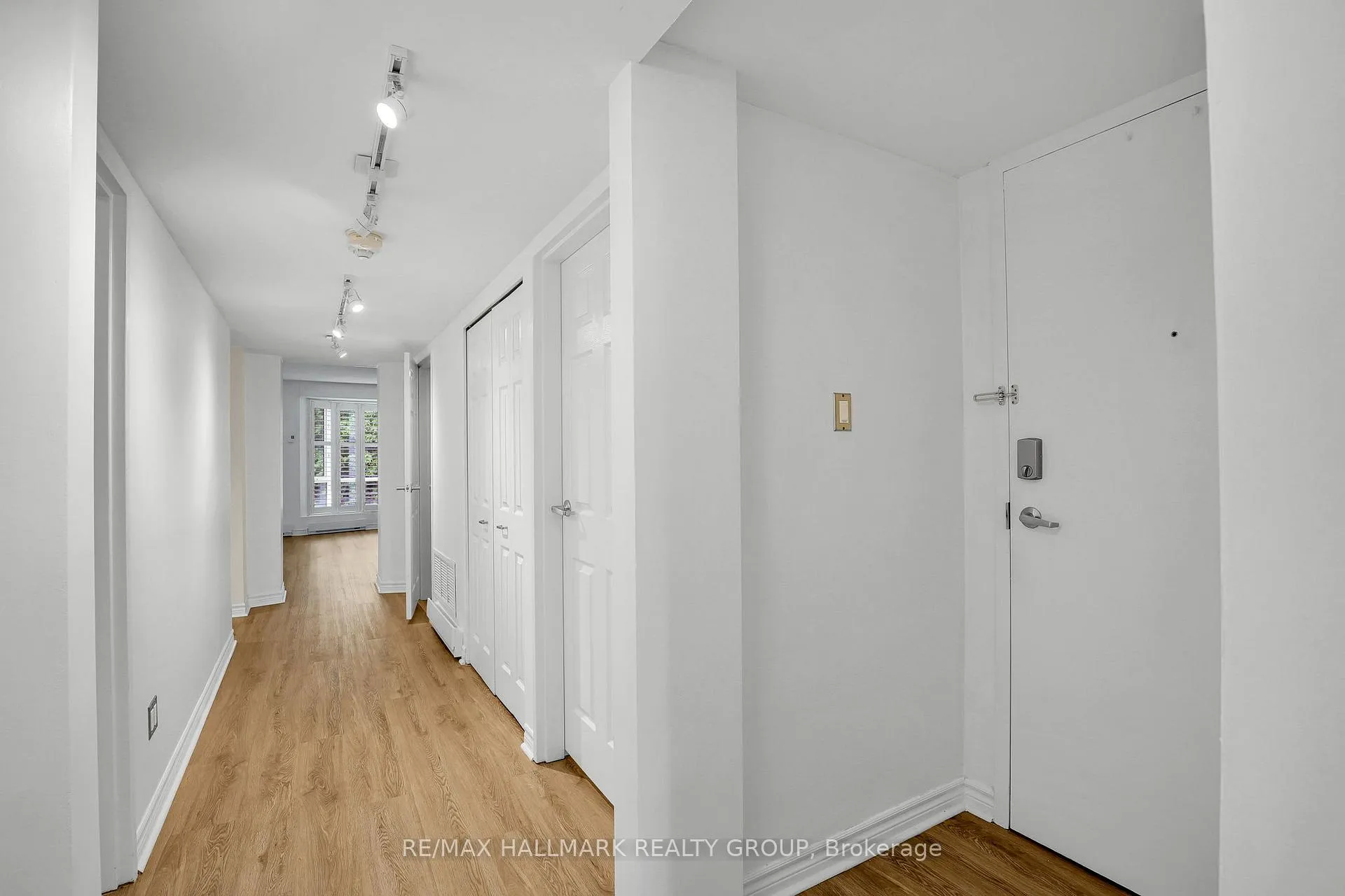Photo 6 of Unit 511, 330 Centrum Boulevard, Ottawa, Bilberry Creek/Queenswood Heights — HOMEH