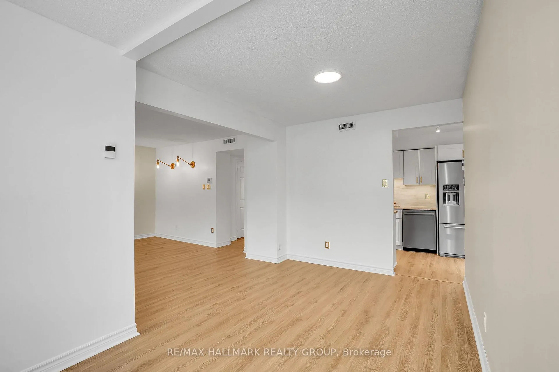 Photo 13 of Unit 511, 330 Centrum Boulevard, Ottawa, Bilberry Creek/Queenswood Heights — HOMEH