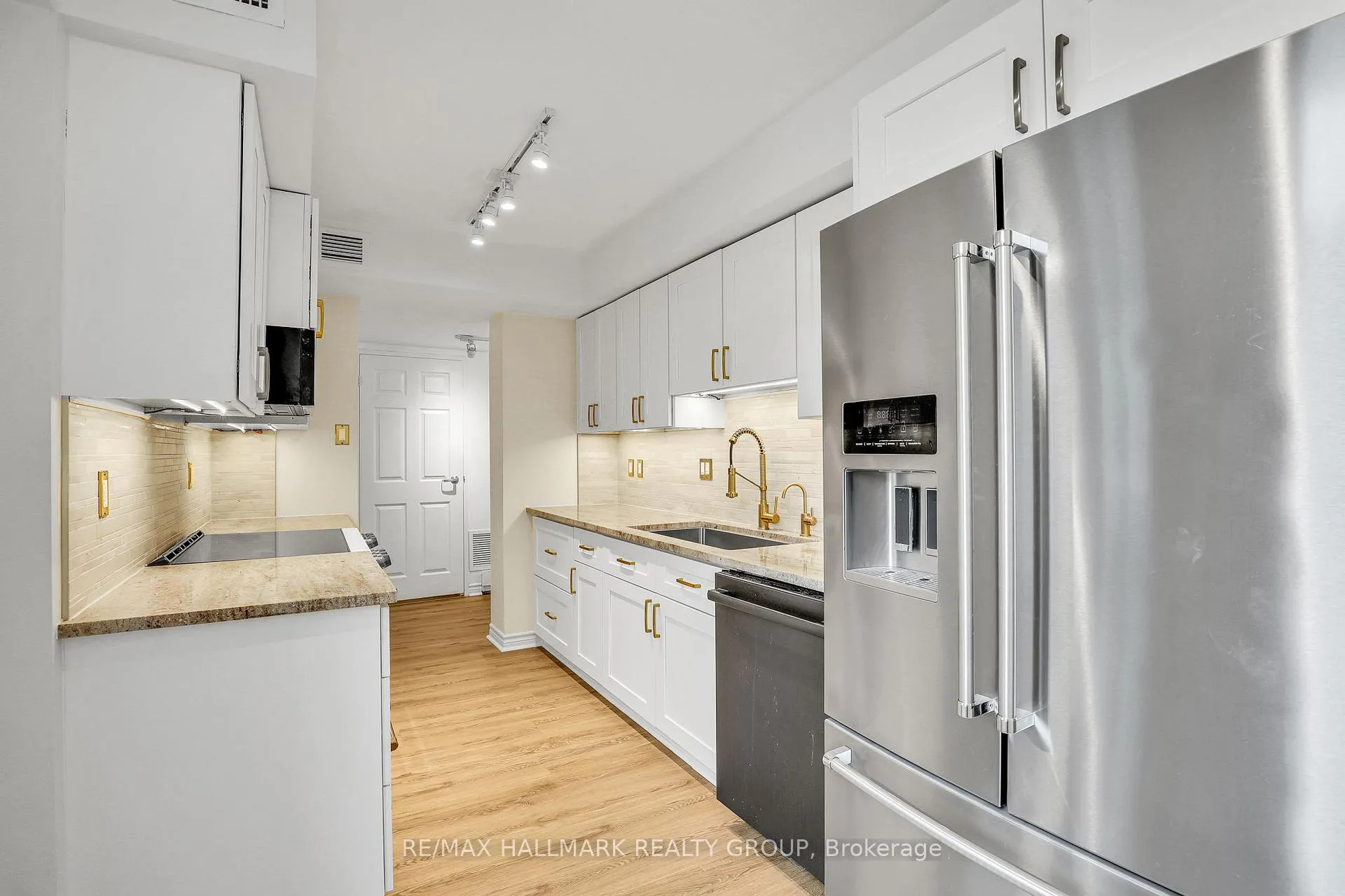 Photo 15 of Unit 511, 330 Centrum Boulevard, Ottawa, Bilberry Creek/Queenswood Heights — HOMEH