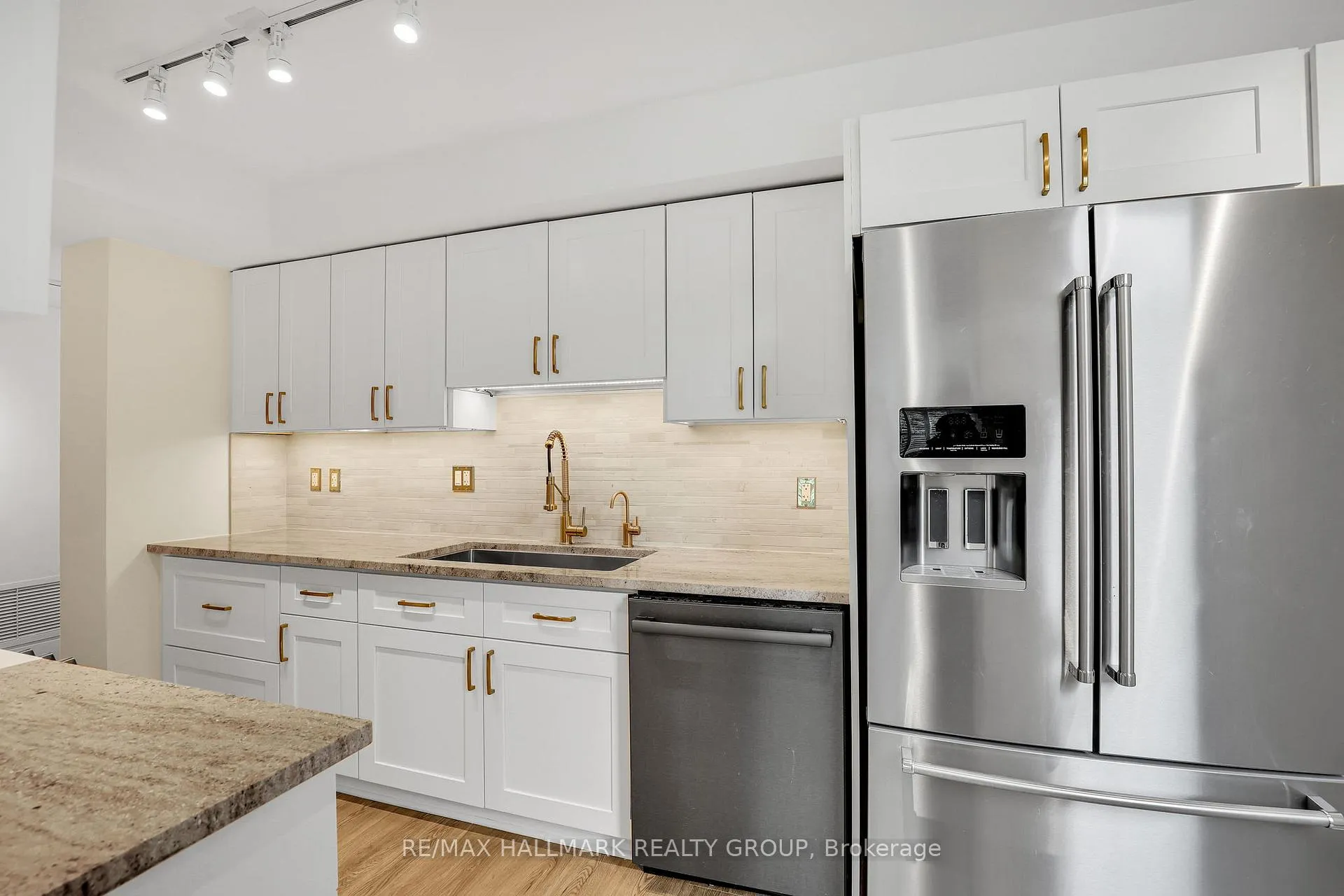 Photo 16 of Unit 511, 330 Centrum Boulevard, Ottawa, Bilberry Creek/Queenswood Heights — HOMEH
