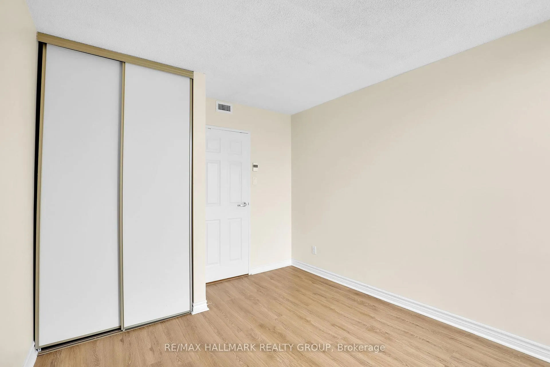 Photo 22 of Unit 511, 330 Centrum Boulevard, Ottawa, Bilberry Creek/Queenswood Heights — HOMEH