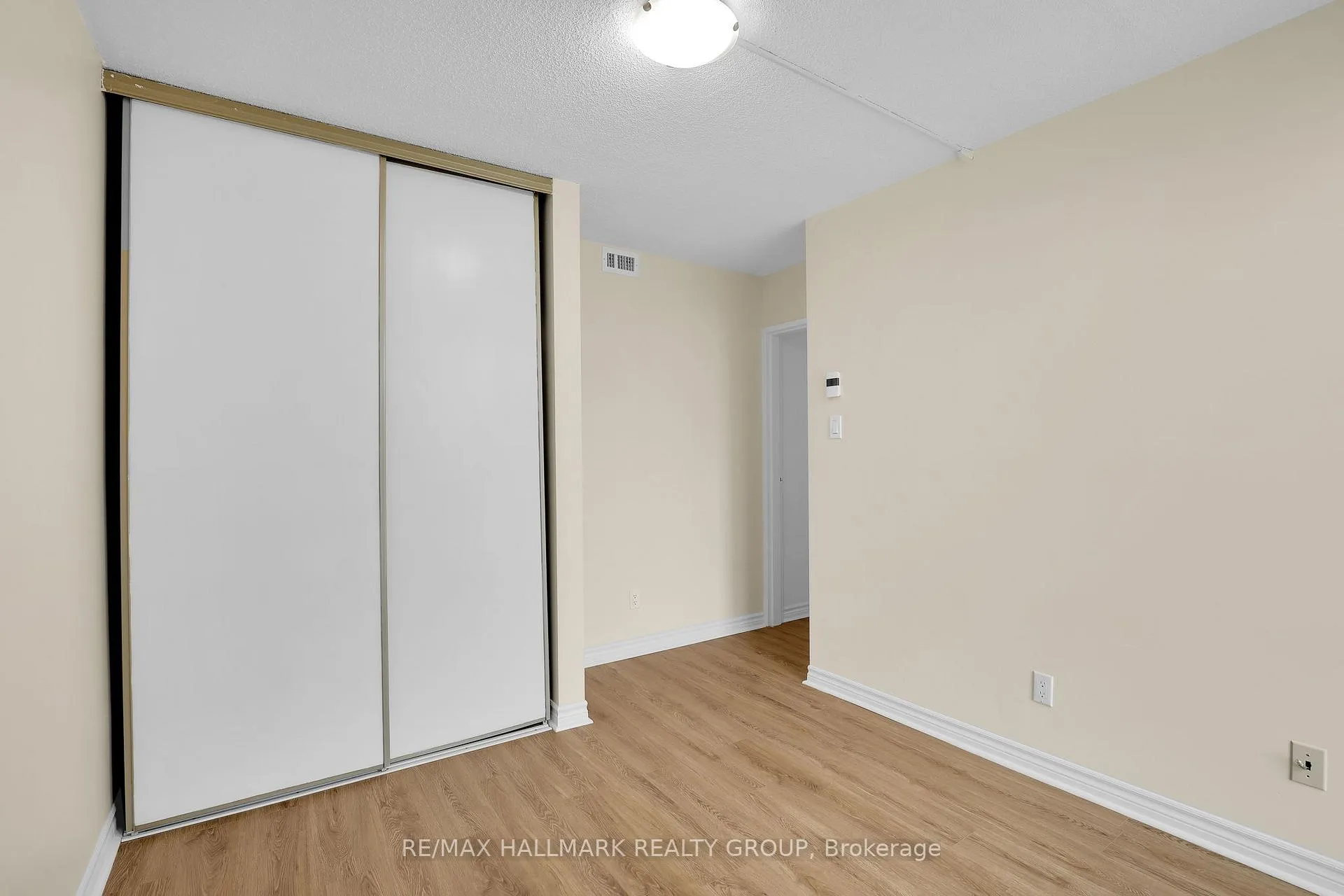 Photo 25 of Unit 511, 330 Centrum Boulevard, Ottawa, Bilberry Creek/Queenswood Heights — HOMEH